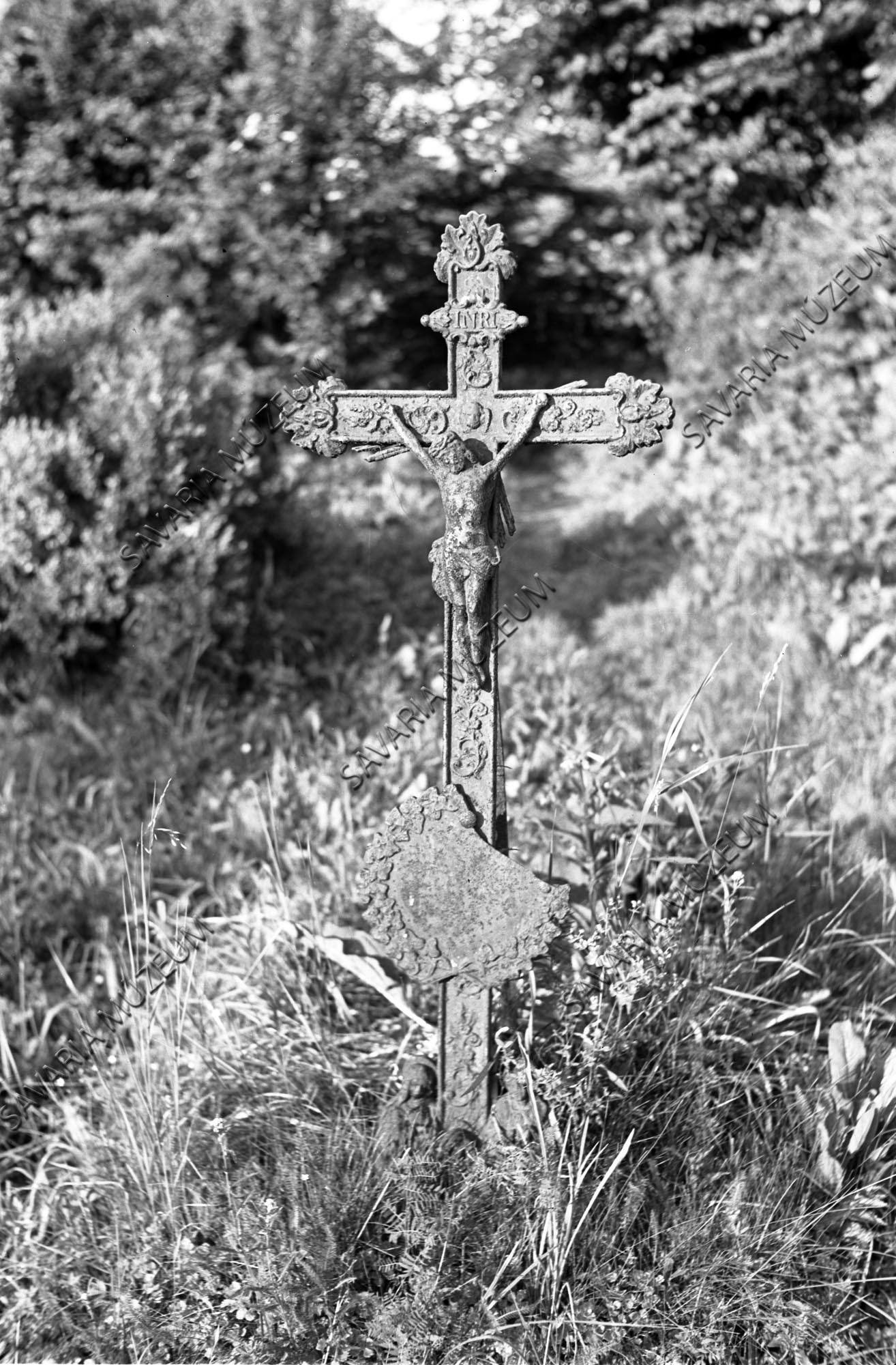 Öntöttvas sírkereszt (Savaria Megyei Hatókörű Városi Múzeum, Szombathely CC BY-NC-SA)