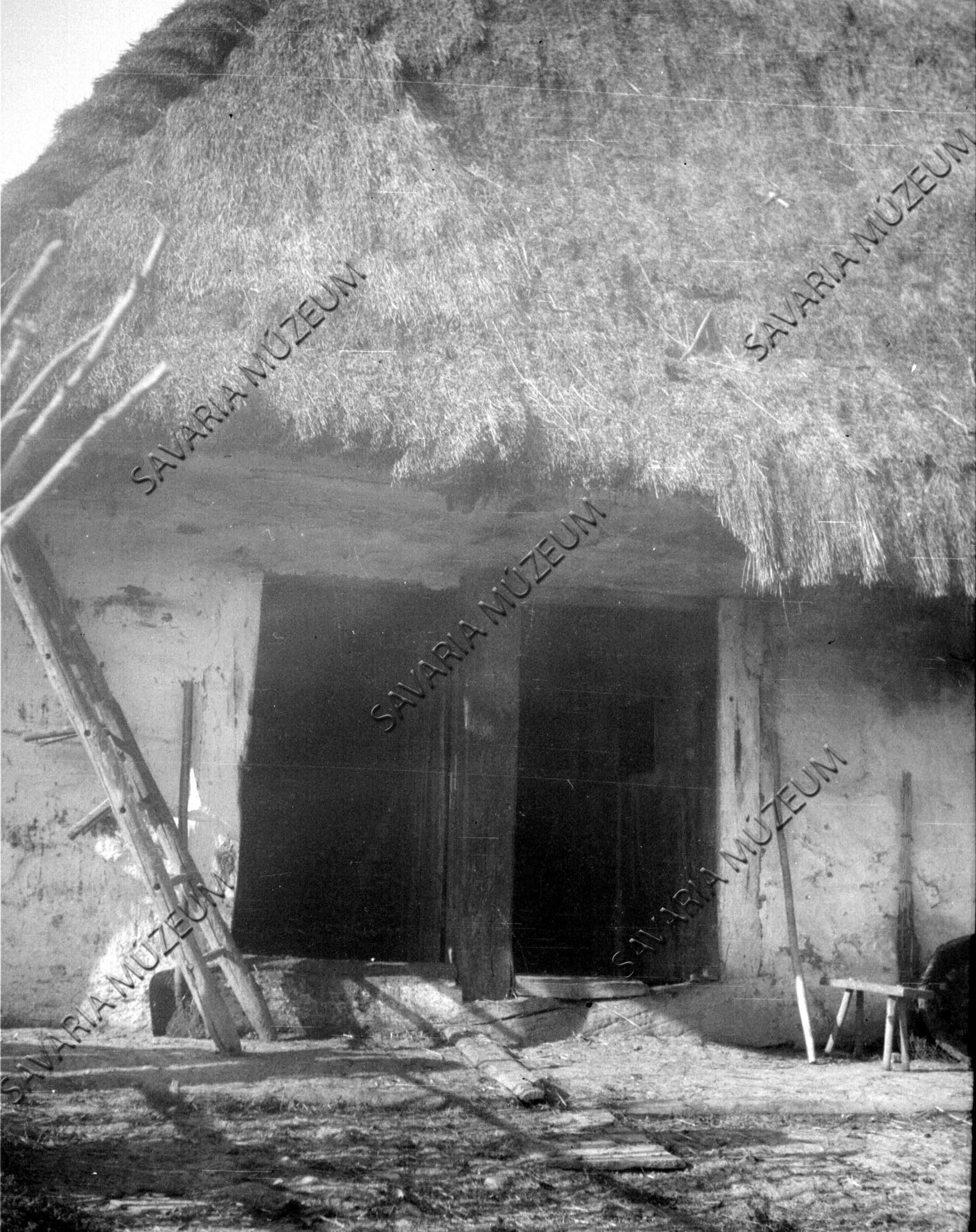 Régi ház hátulsó része oldalról (Savaria Megyei Hatókörű Városi Múzeum, Szombathely CC BY-NC-SA)