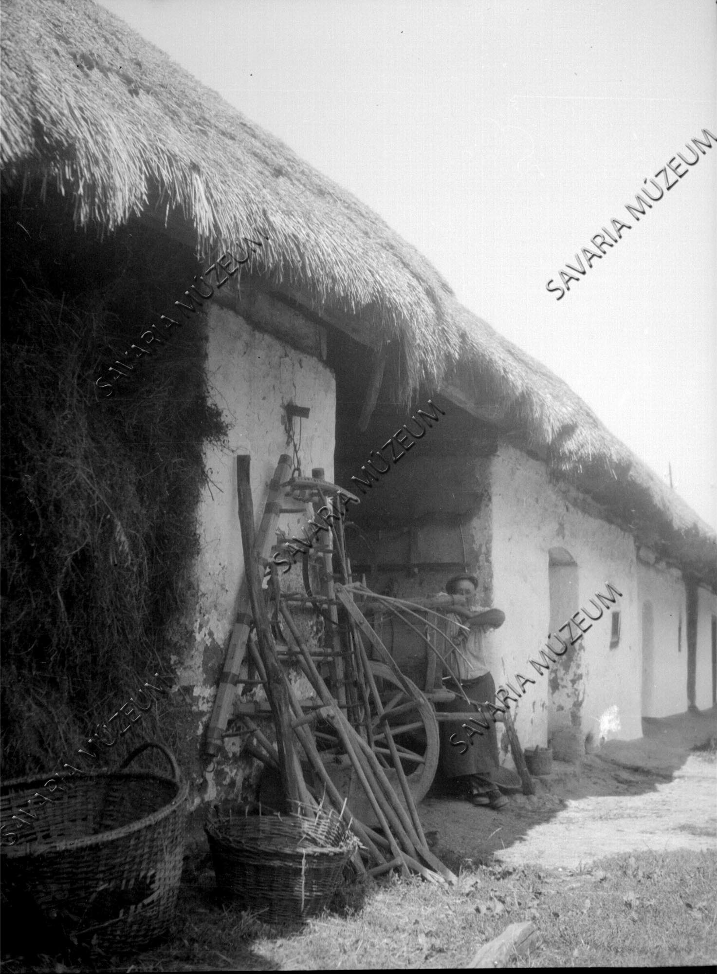 Füstöskonyhás ház vége oldalról (Savaria Megyei Hatókörű Városi Múzeum, Szombathely CC BY-NC-SA)