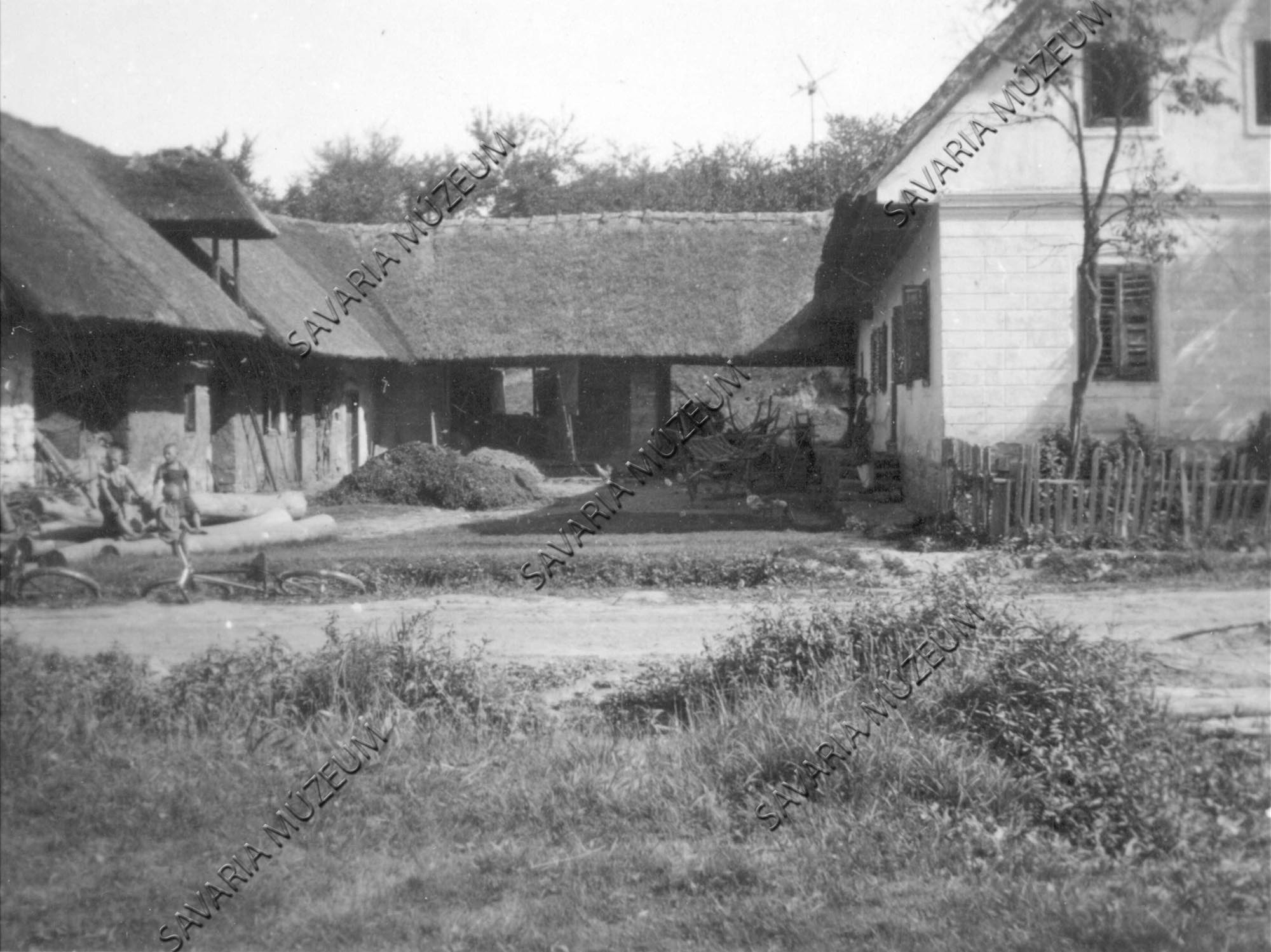 Három oldalról kerített ház (Savaria Megyei Hatókörű Városi Múzeum, Szombathely CC BY-NC-SA)