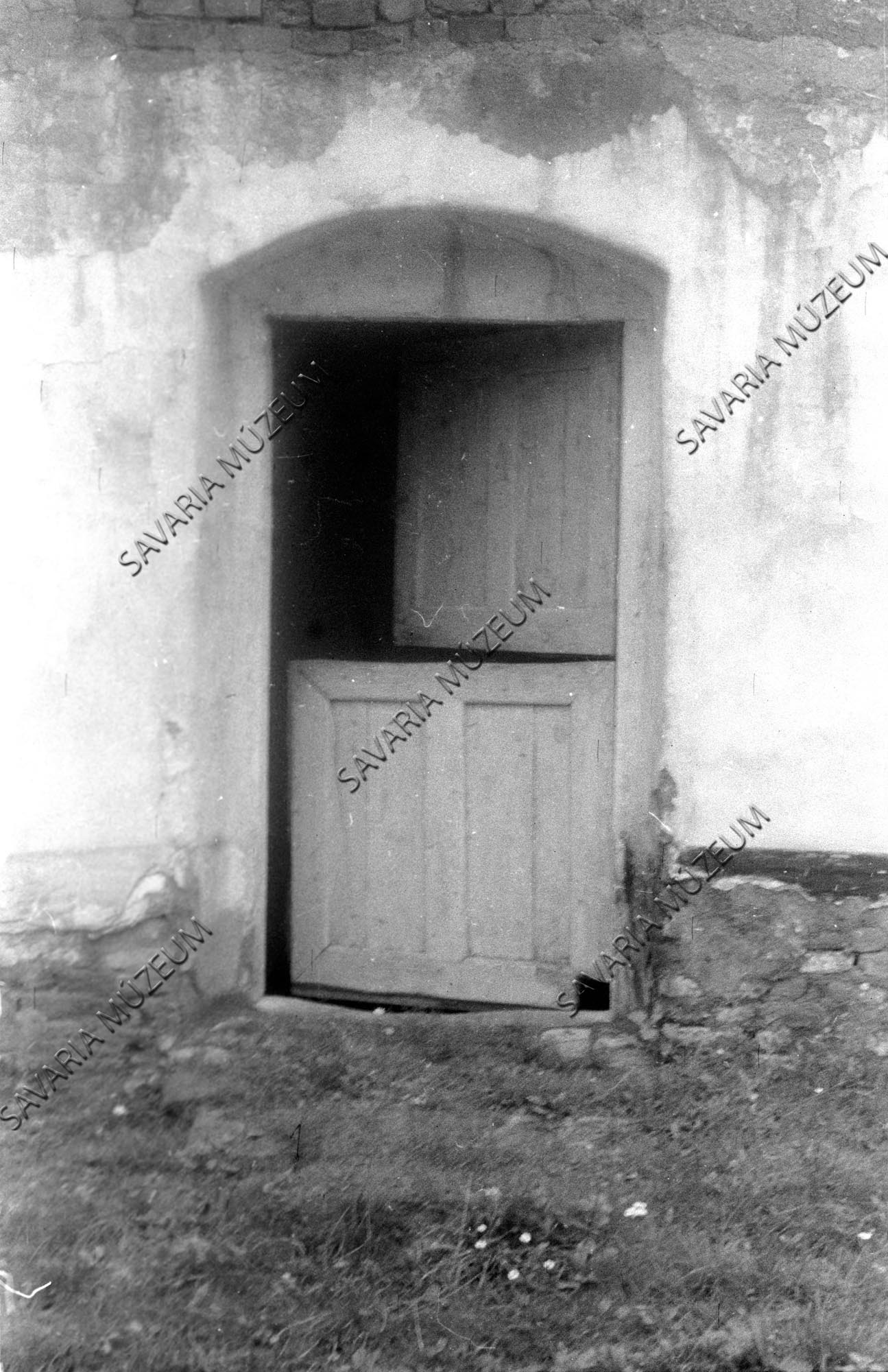 Kétrészes ajtó (Savaria Megyei Hatókörű Városi Múzeum, Szombathely CC BY-NC-SA)