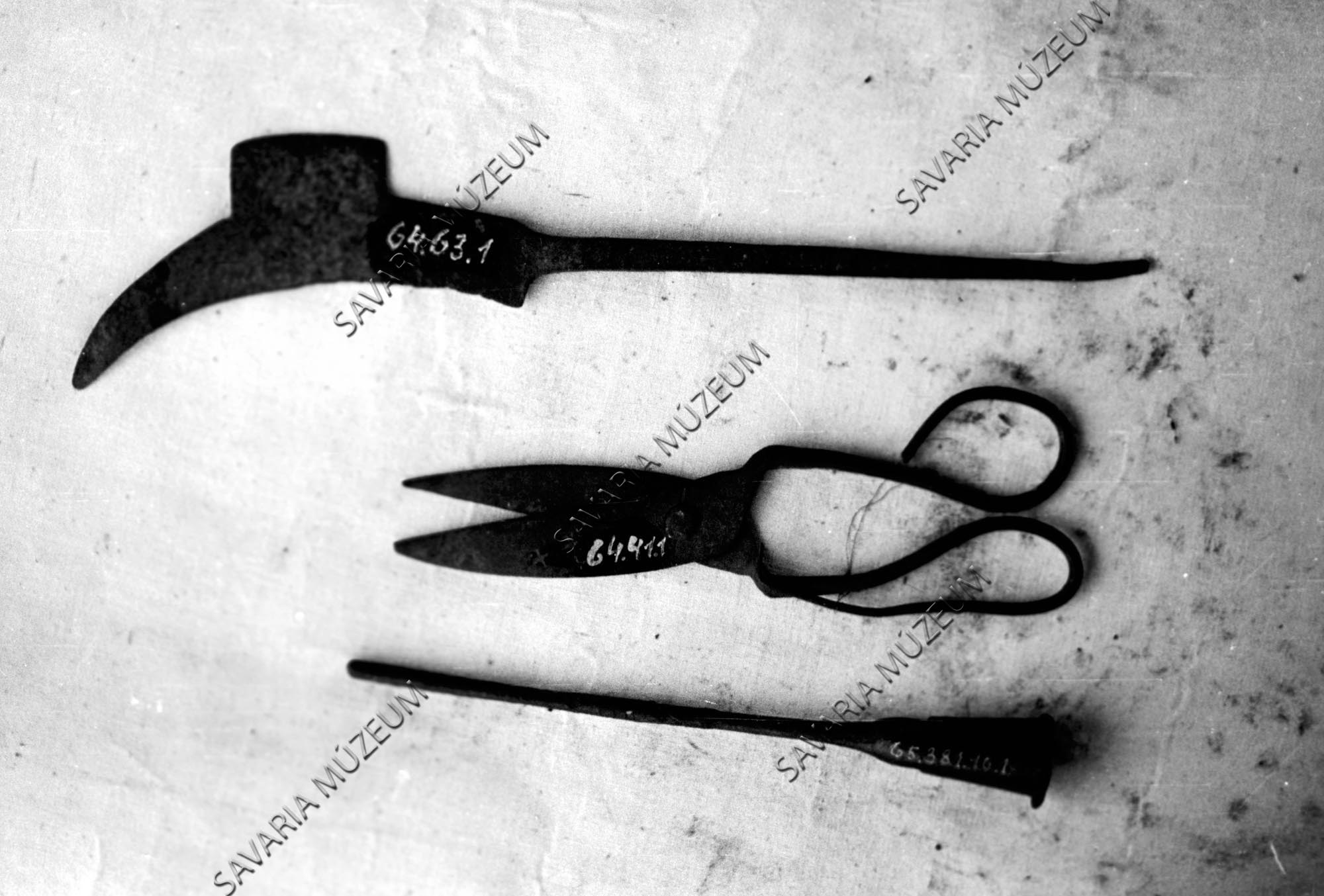 Szőlőmetsző kés, olló (Savaria Megyei Hatókörű Városi Múzeum, Szombathely CC BY-NC-SA)