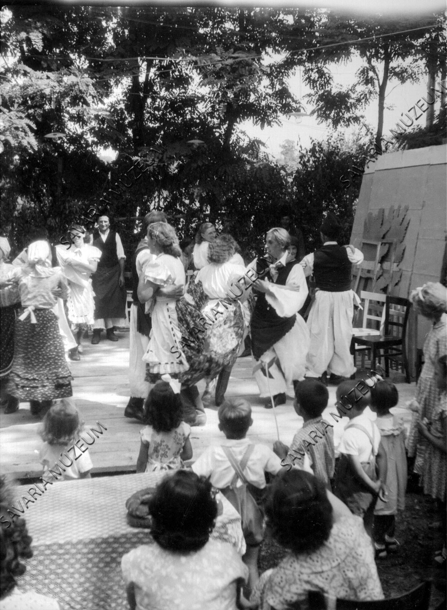 Kisrákosi népi együttes (Savaria Megyei Hatókörű Városi Múzeum, Szombathely CC BY-NC-SA)