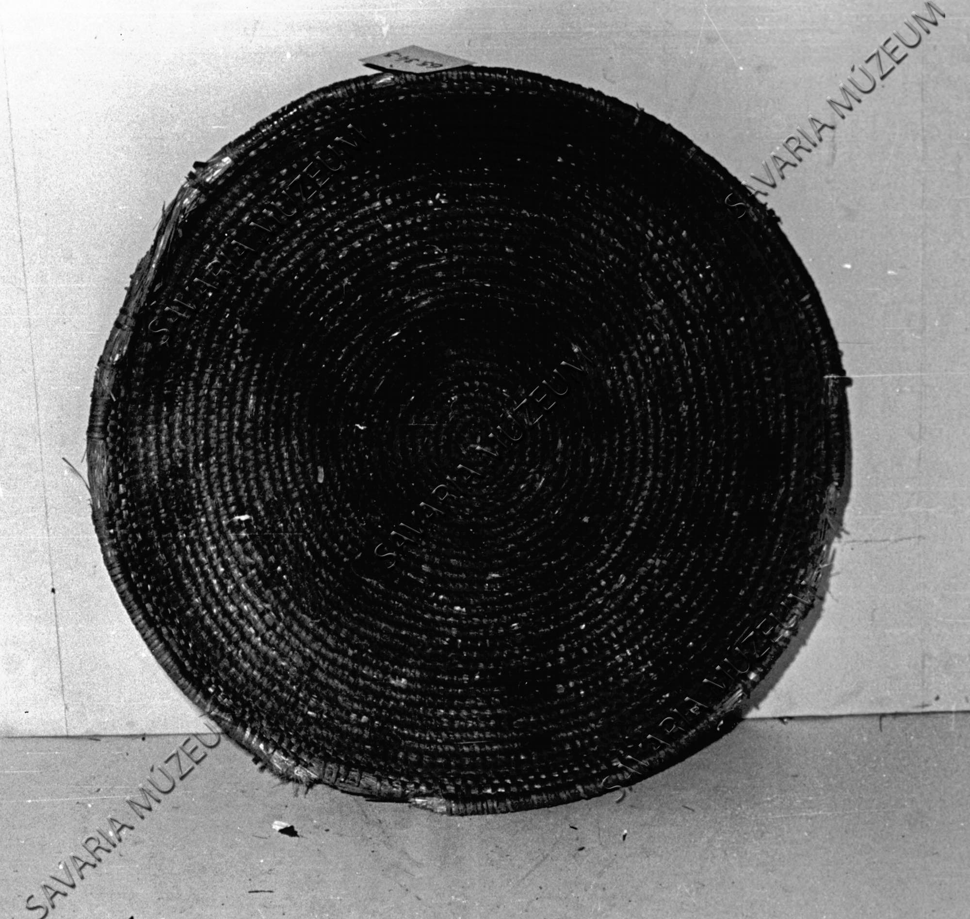 Tálca; "sütnyivalószárogató" (Savaria Megyei Hatókörű Városi Múzeum, Szombathely CC BY-NC-SA)