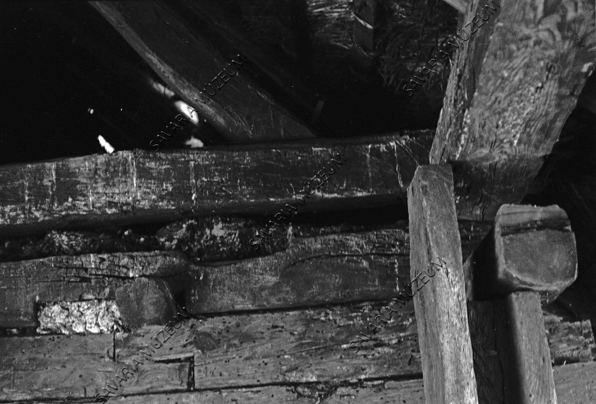 boronafal és tetőrészlet a szinnél (Savaria Megyei Hatókörű Városi Múzeum, Szombathely CC BY-NC-SA)