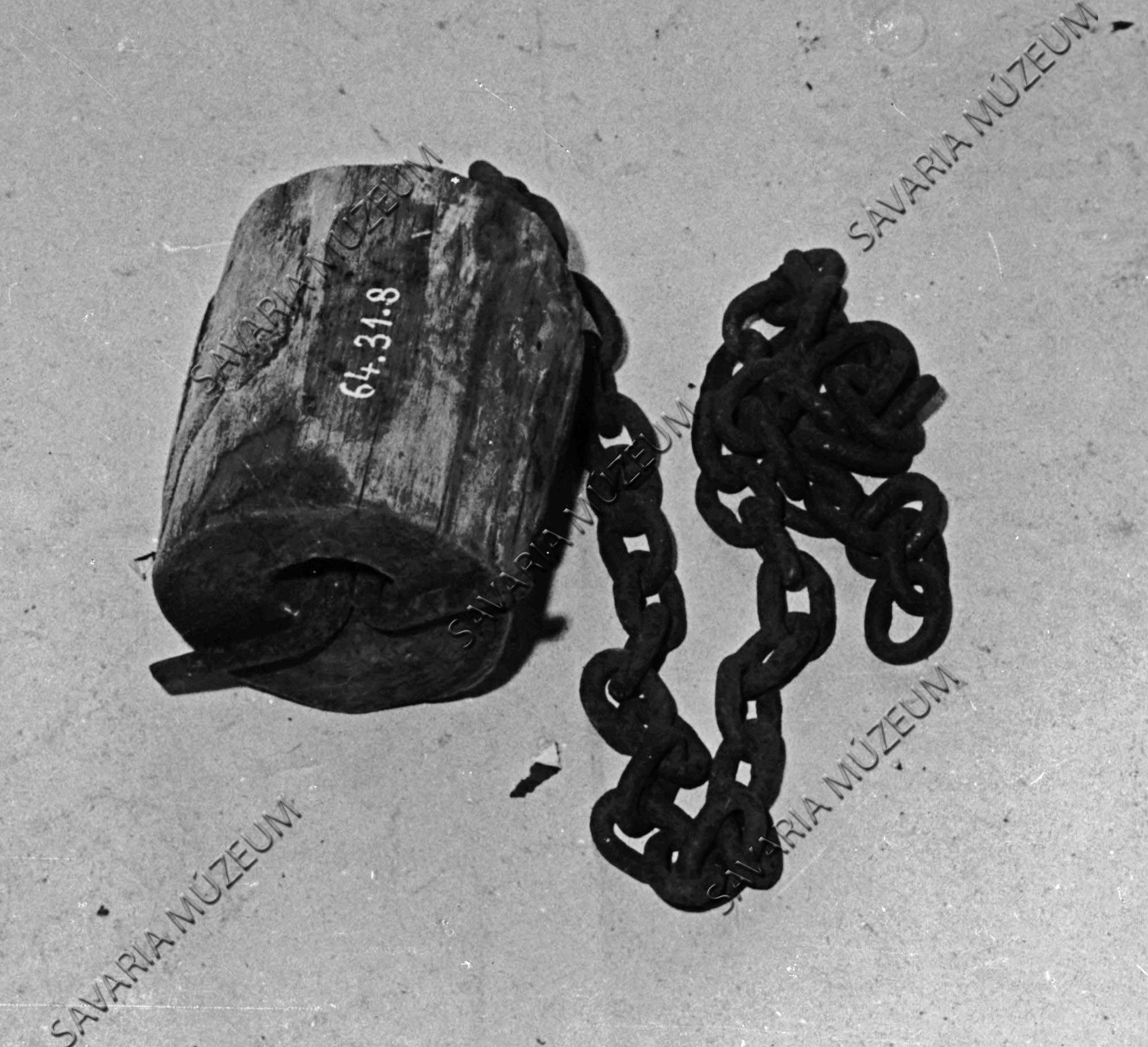 Kötőféklánc súllyal (Savaria Megyei Hatókörű Városi Múzeum, Szombathely CC BY-NC-SA)