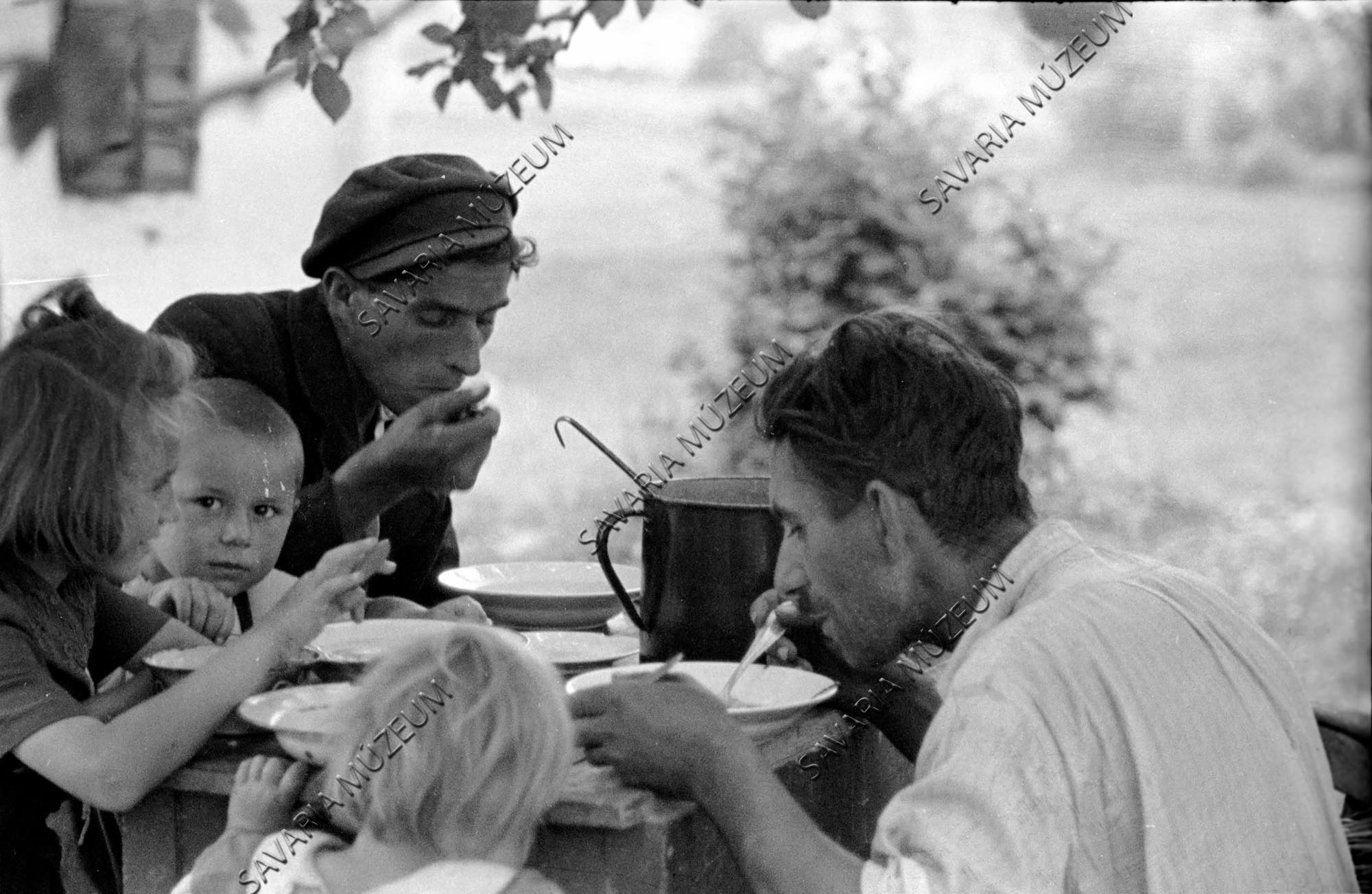 Ebédlő család (Savaria Megyei Hatókörű Városi Múzeum, Szombathely CC BY-NC-SA)