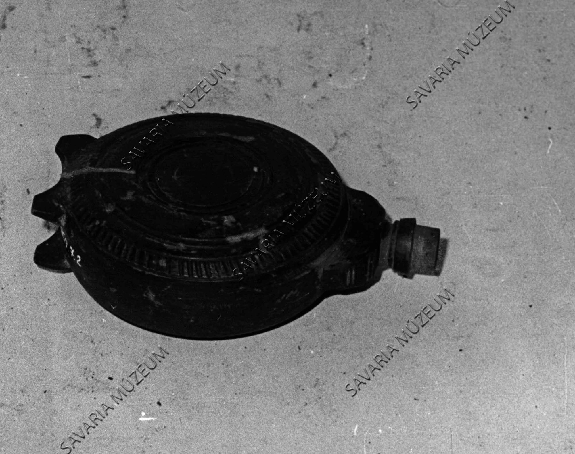 Vindöl, fedővel (Savaria Megyei Hatókörű Városi Múzeum, Szombathely CC BY-NC-SA)