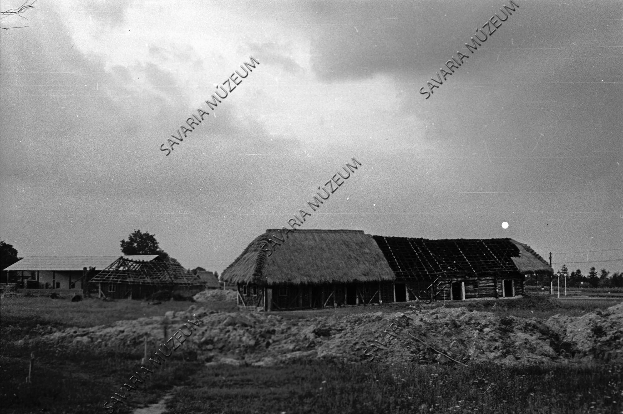 Az épülő szentpéterfai és nemeskoltai ház (Savaria Megyei Hatókörű Városi Múzeum, Szombathely CC BY-NC-SA)