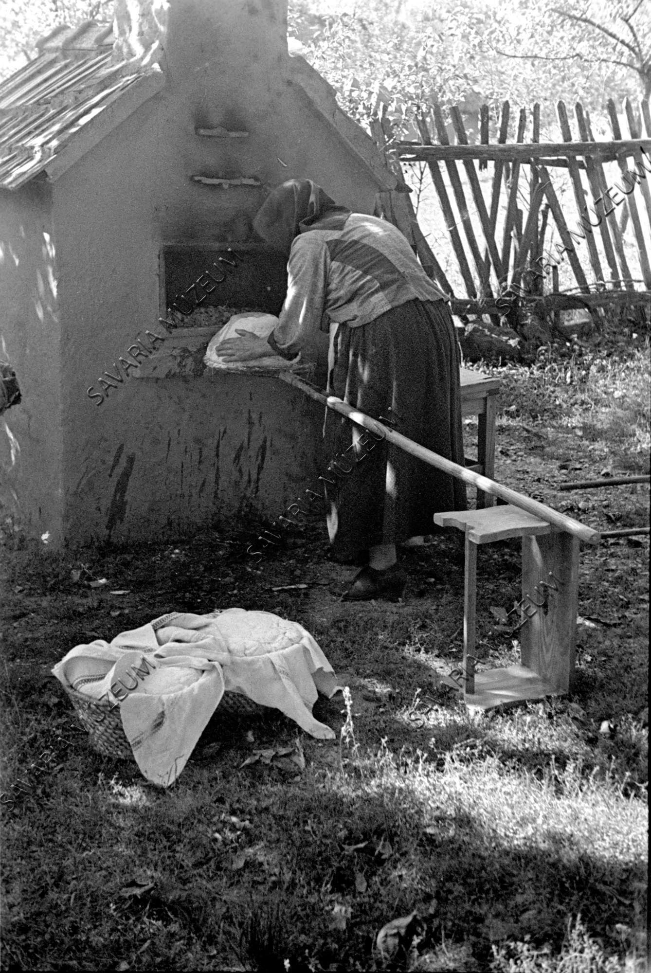 A kenyér megigazítása bevetés előtt (Savaria Megyei Hatókörű Városi Múzeum, Szombathely CC BY-NC-SA)