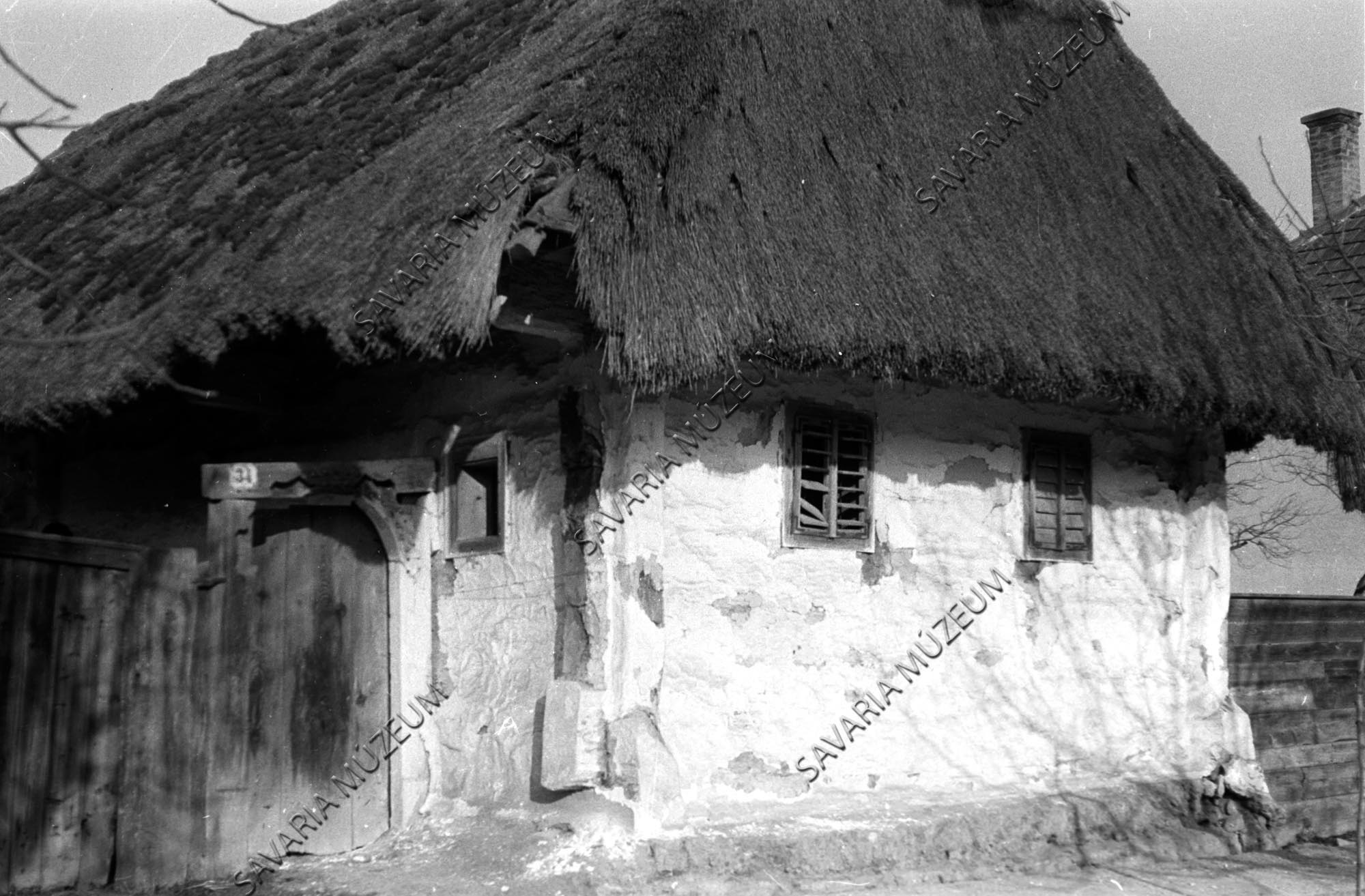 Házhomlokzat és kiskapu (Savaria Megyei Hatókörű Városi Múzeum, Szombathely CC BY-NC-SA)