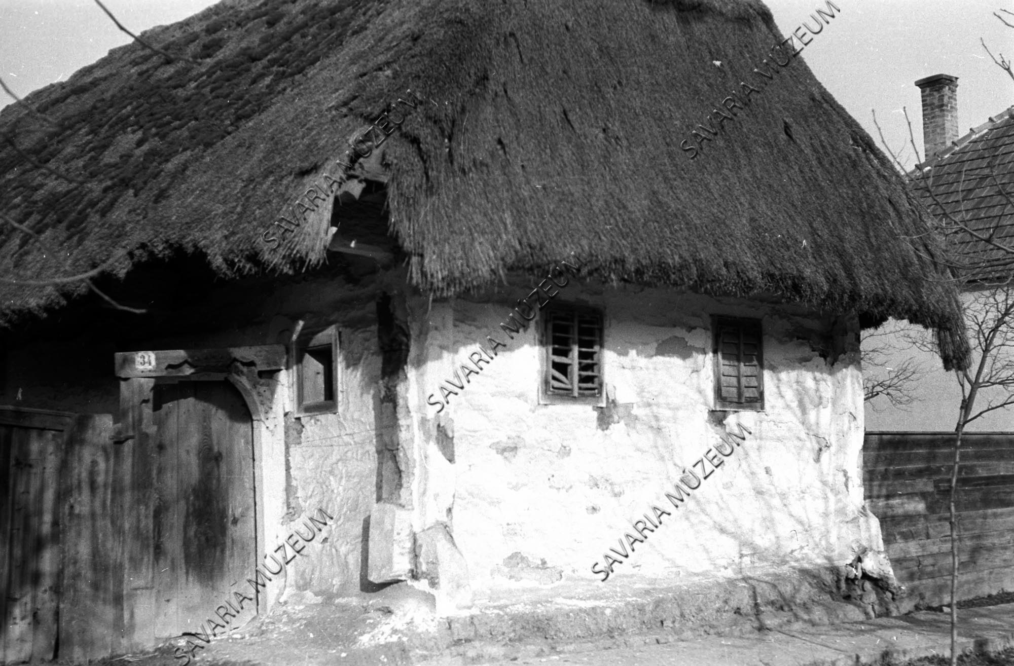 Házhomlokzat és kiskapu (Savaria Megyei Hatókörű Városi Múzeum, Szombathely CC BY-NC-SA)
