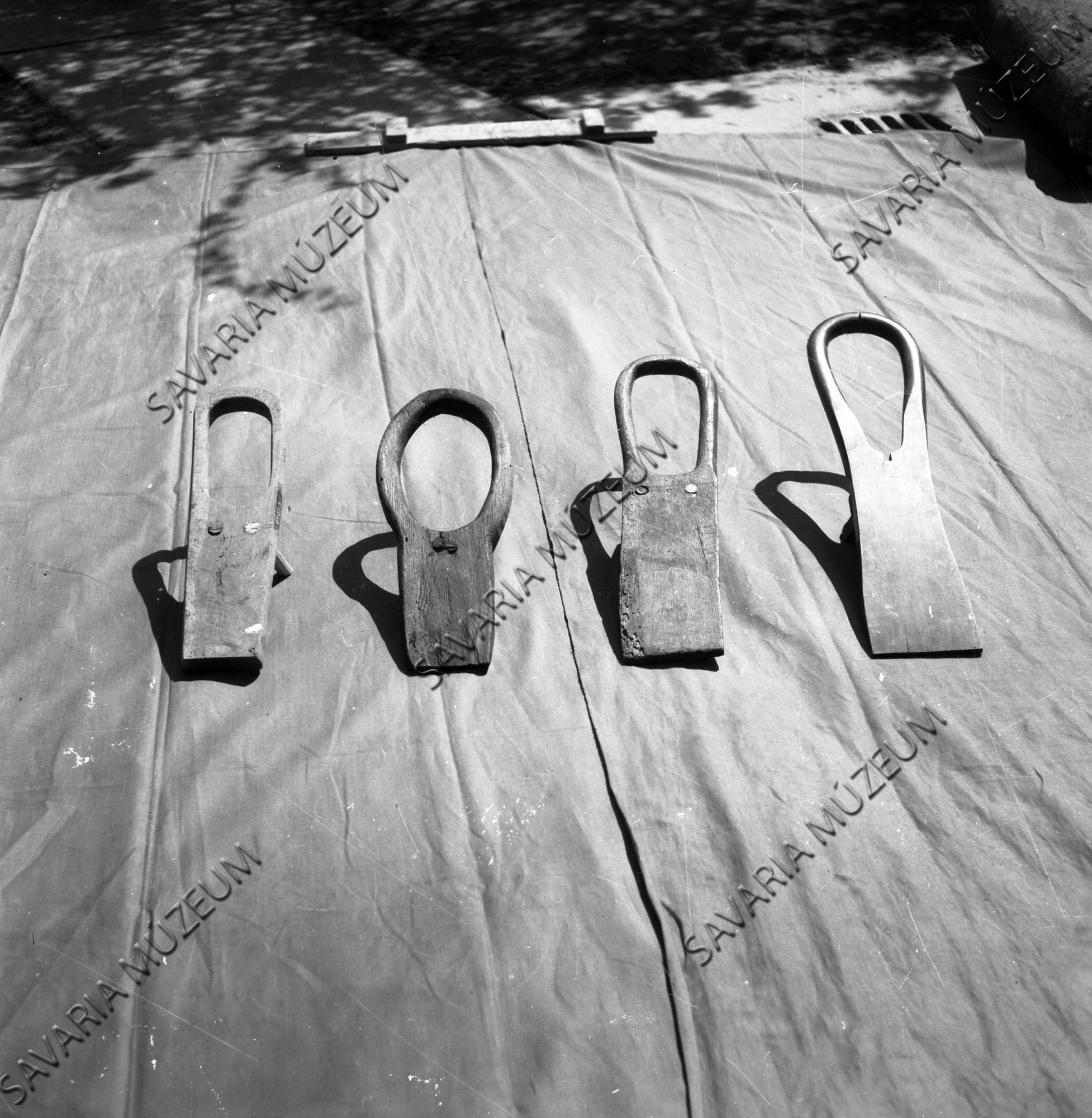 Csizmalehuzók (Savaria Megyei Hatókörű Városi Múzeum, Szombathely CC BY-NC-SA)