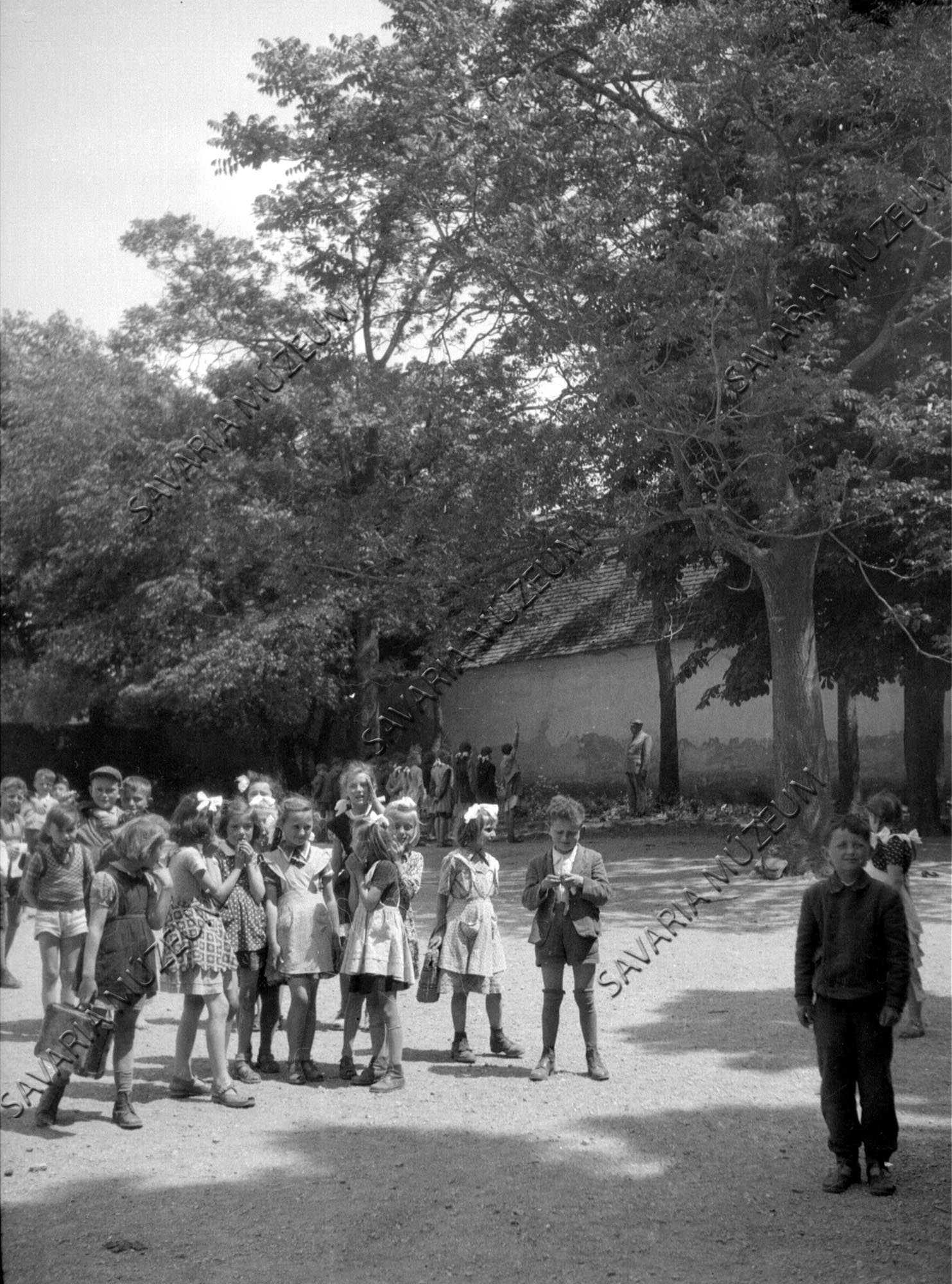 Játszó gyermekek (Savaria Megyei Hatókörű Városi Múzeum, Szombathely CC BY-NC-SA)