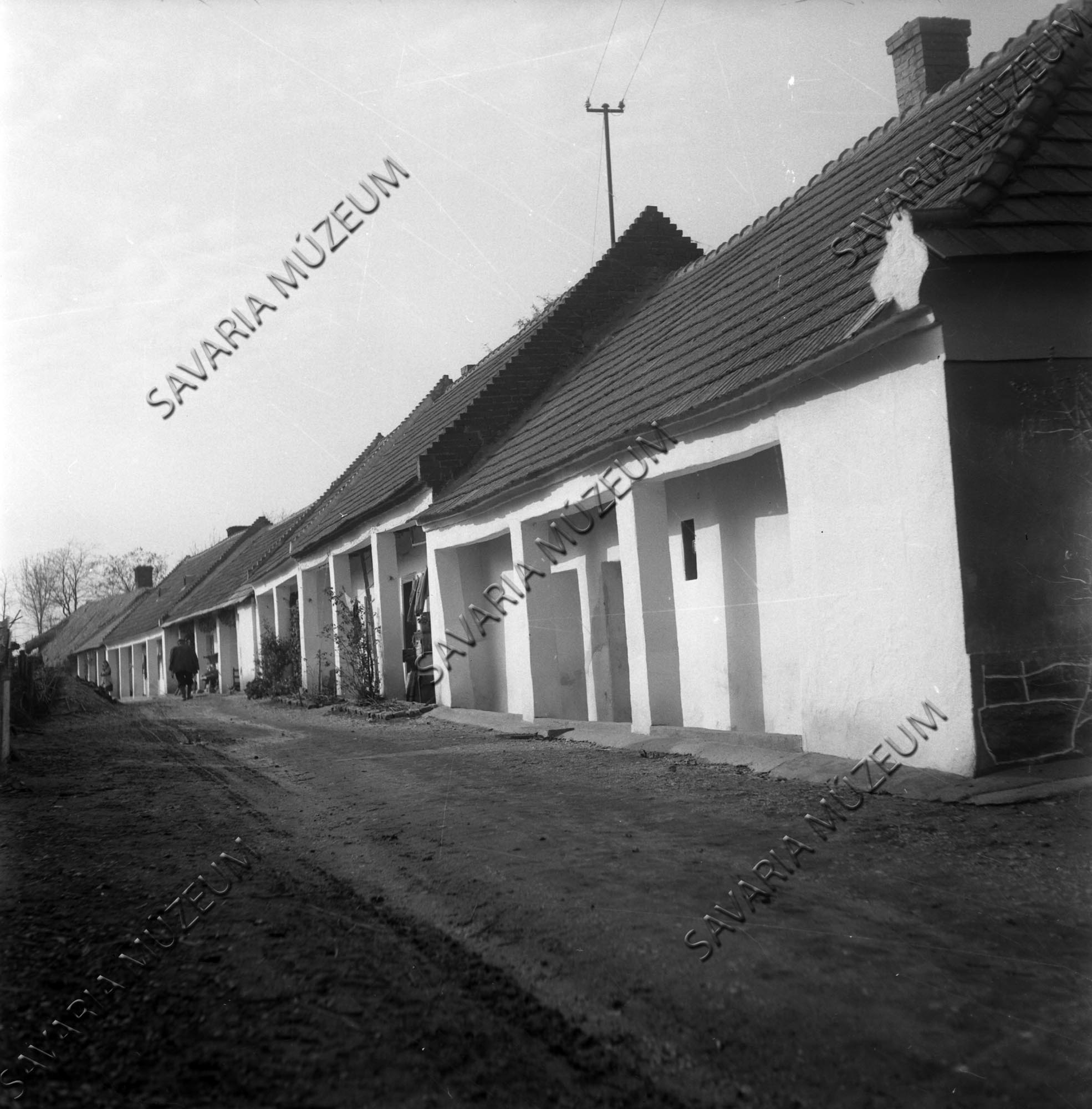 A "hosszuudvar" cselédházai (Savaria Megyei Hatókörű Városi Múzeum, Szombathely CC BY-NC-SA)
