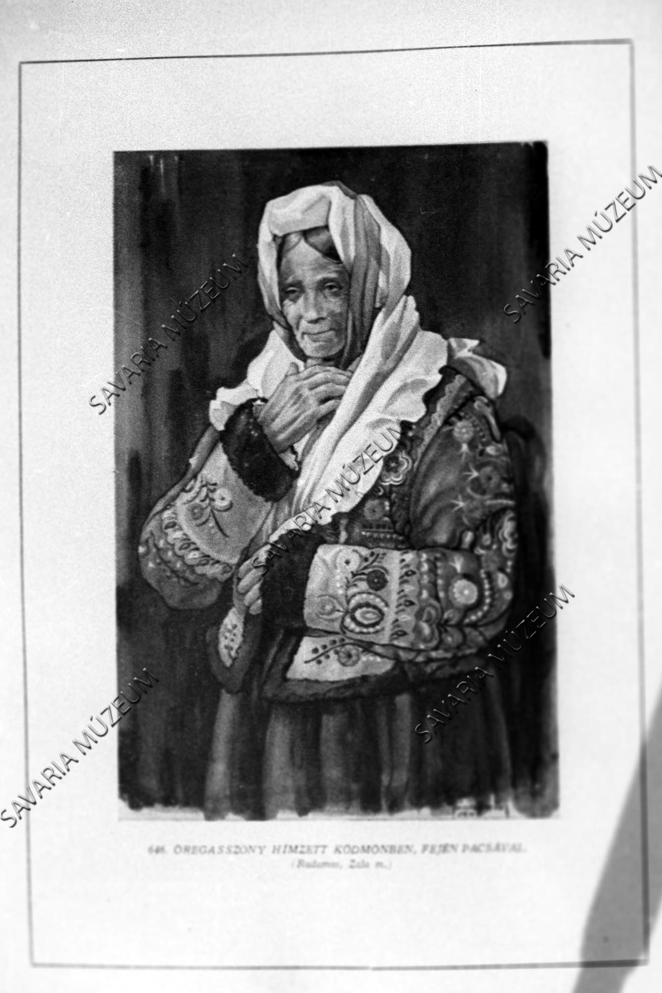 Radamosi öregasszony pacsával (Savaria Megyei Hatókörű Városi Múzeum, Szombathely CC BY-NC-SA)