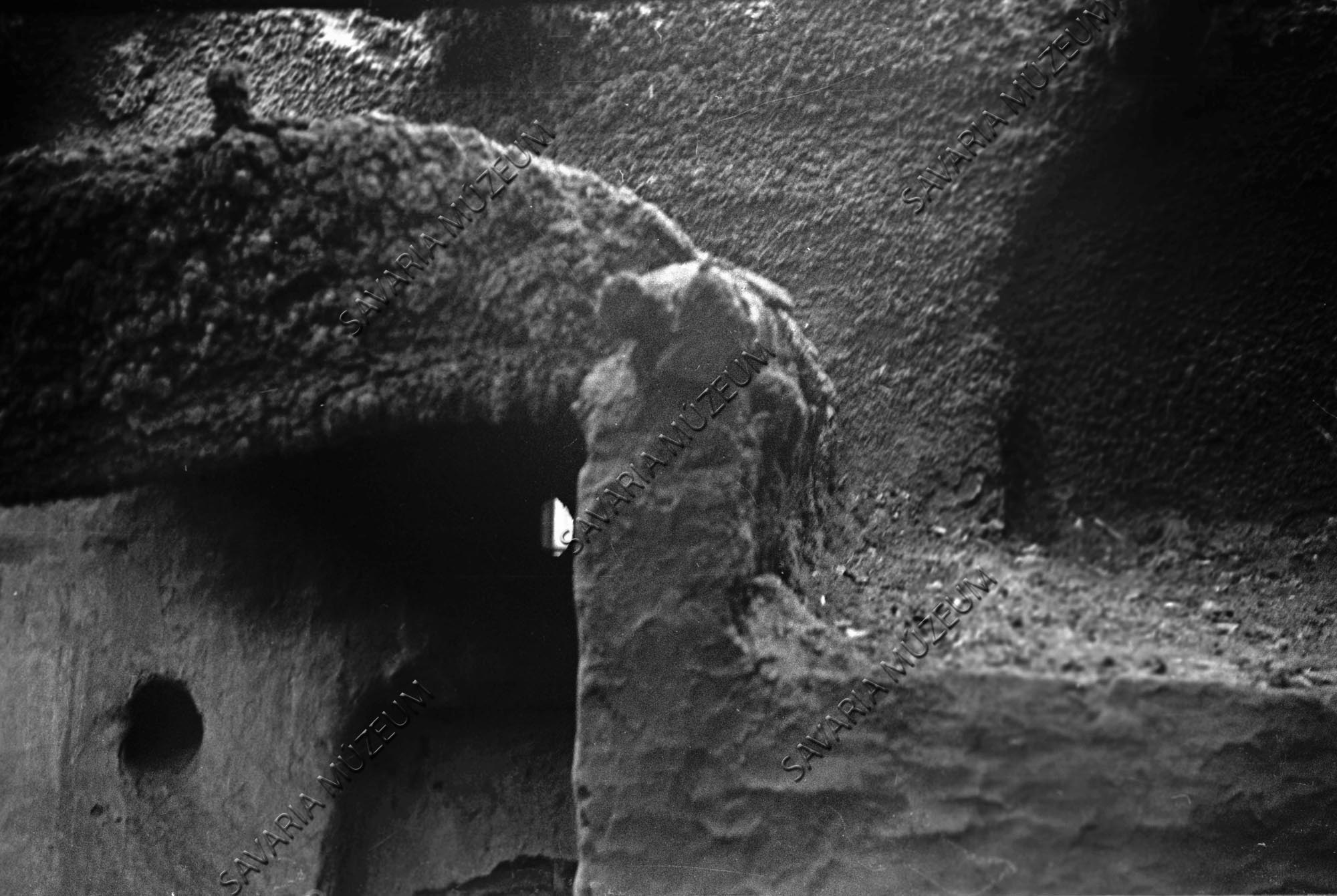Kemencerészlet vizespaddal (Savaria Megyei Hatókörű Városi Múzeum, Szombathely CC BY-NC-SA)
