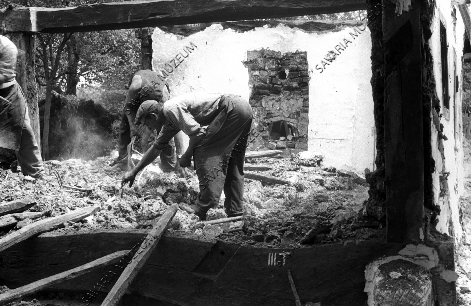 Szoba bontás közben (Savaria Megyei Hatókörű Városi Múzeum, Szombathely CC BY-NC-SA)