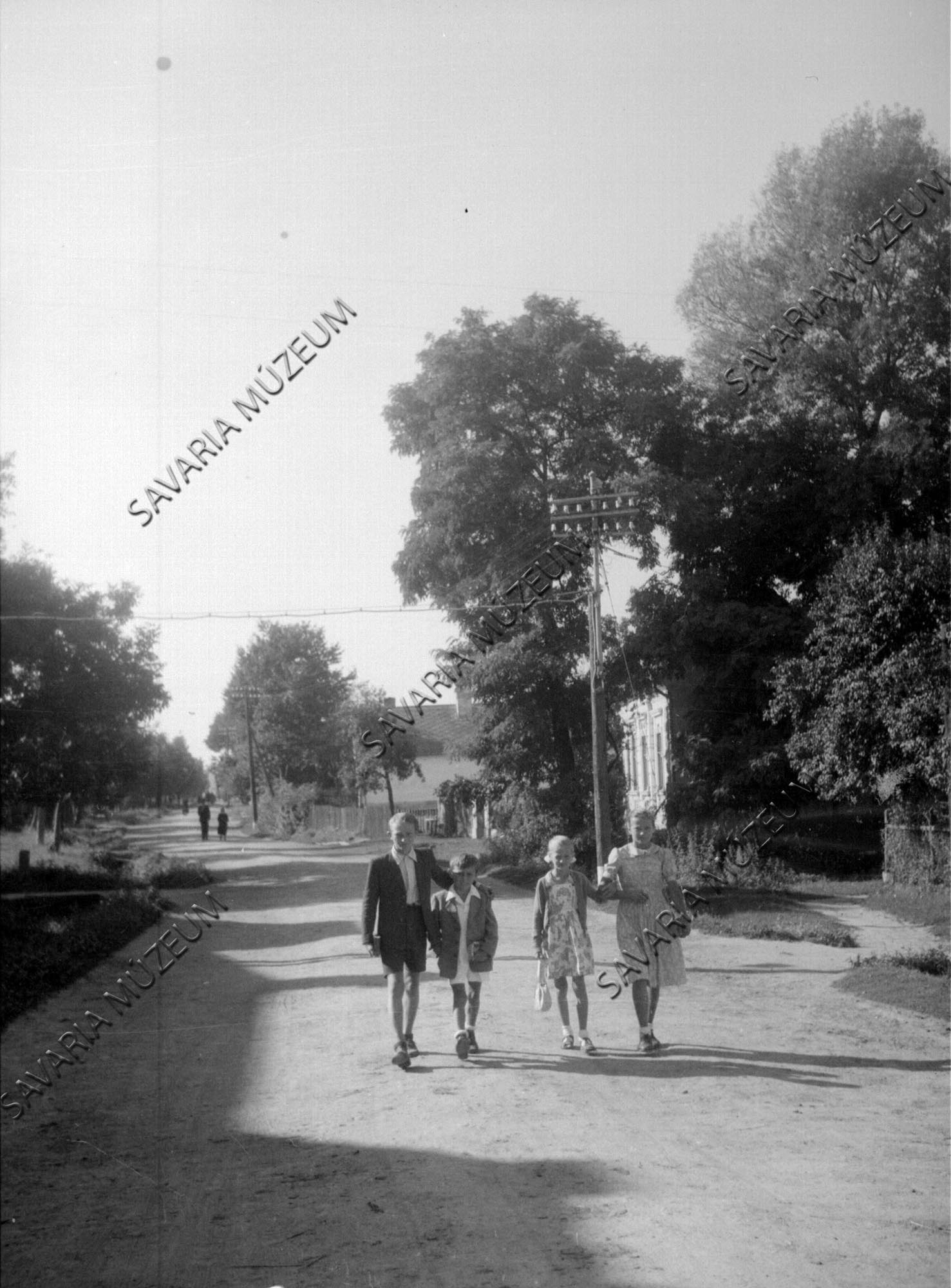 Mise utáni séta (Savaria Megyei Hatókörű Városi Múzeum, Szombathely CC BY-NC-SA)