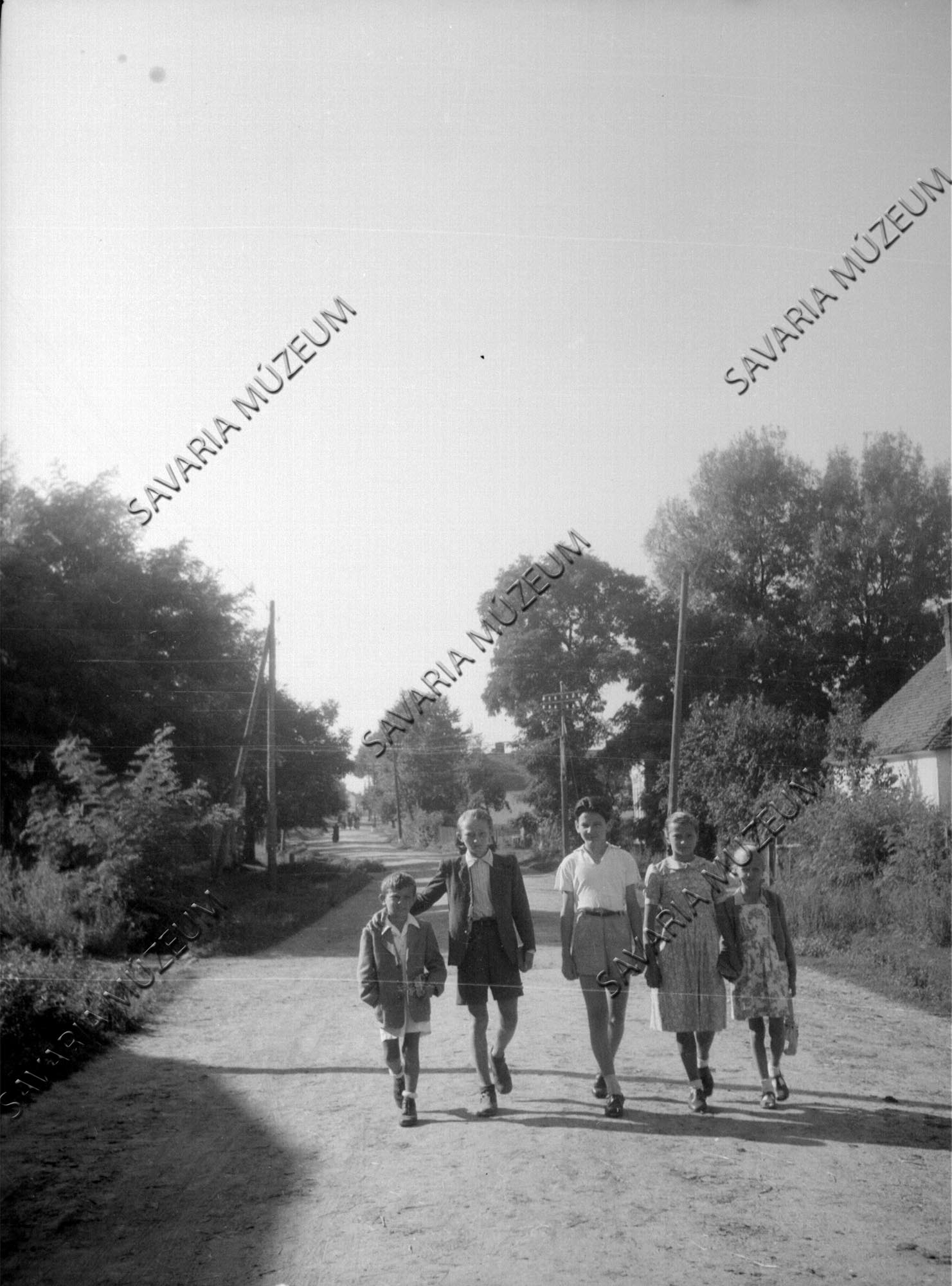Mise utáni séta (Savaria Megyei Hatókörű Városi Múzeum, Szombathely CC BY-NC-SA)