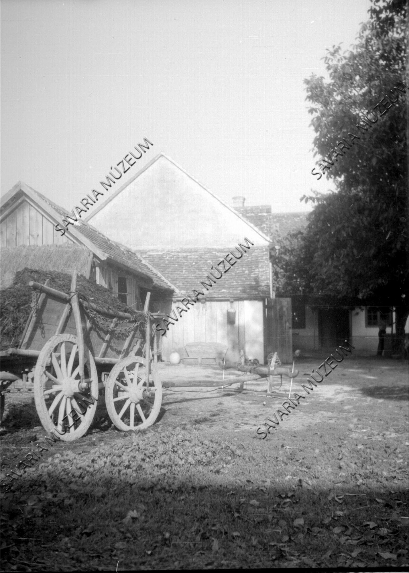 Trágyával megrakott szekér (Savaria Megyei Hatókörű Városi Múzeum, Szombathely CC BY-NC-SA)