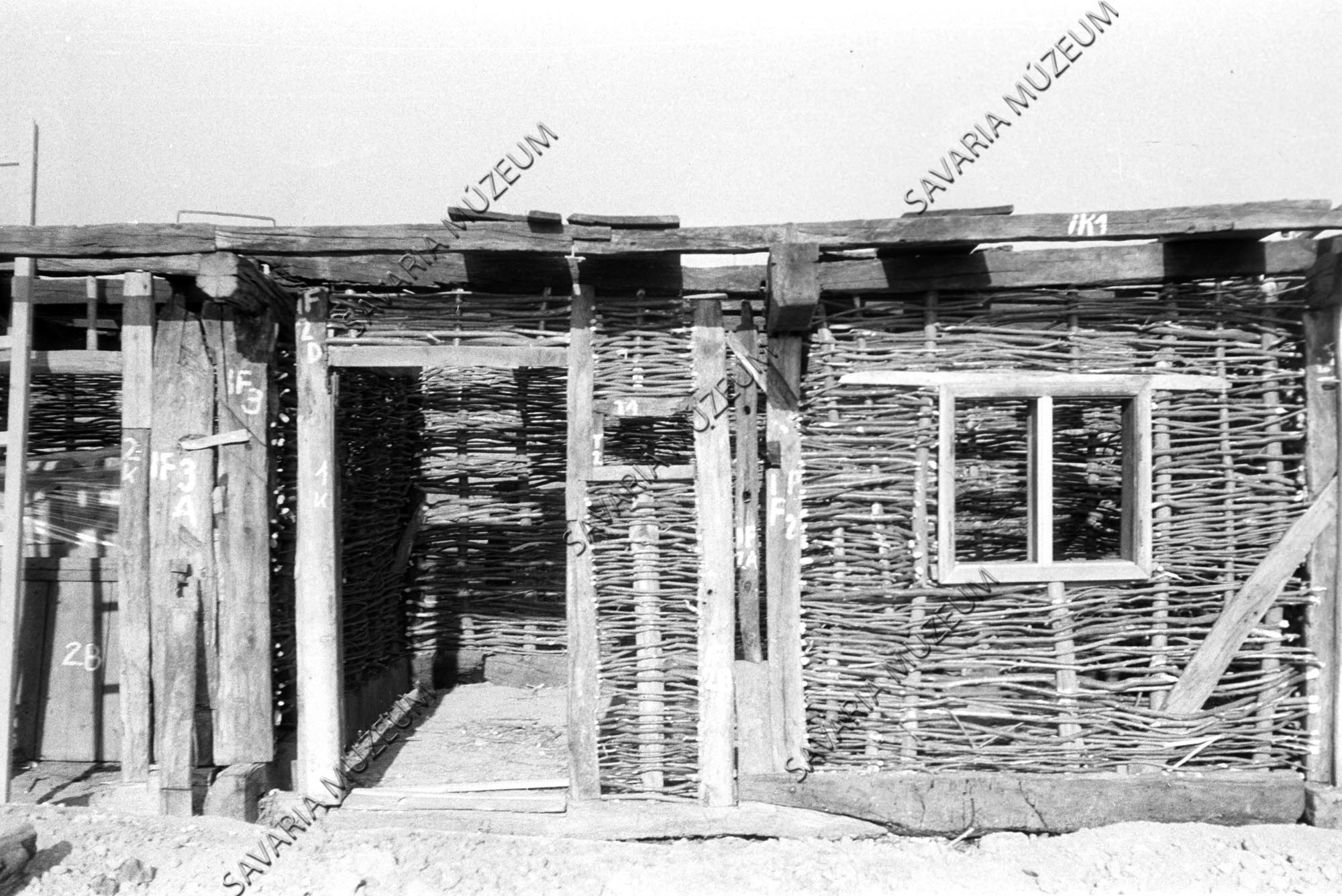 A nemeskoltai ház szobájának sövényfala (Savaria Megyei Hatókörű Városi Múzeum, Szombathely CC BY-NC-SA)