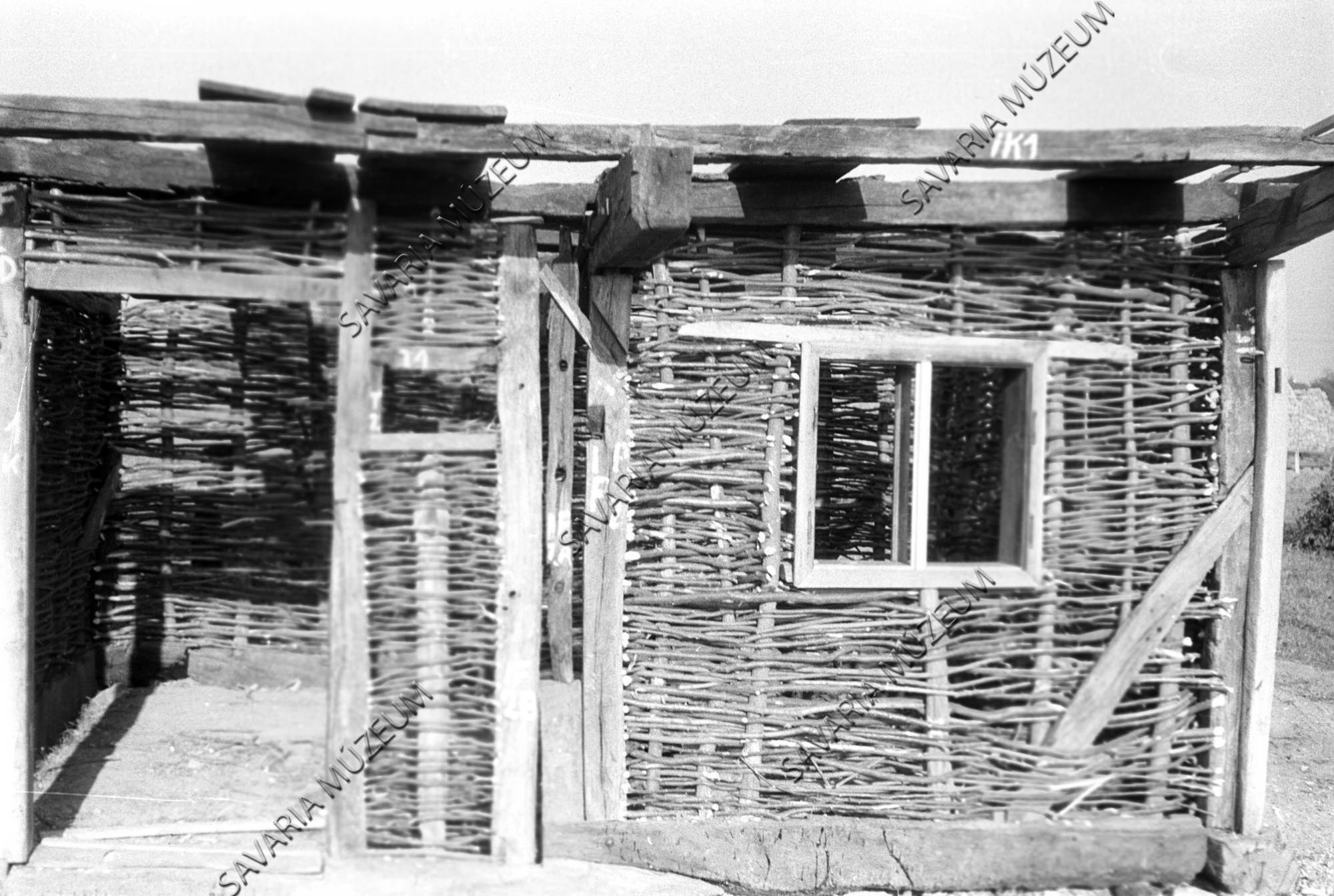 A nemeskoltai ház szobájának sövényfala (Savaria Megyei Hatókörű Városi Múzeum, Szombathely CC BY-NC-SA)