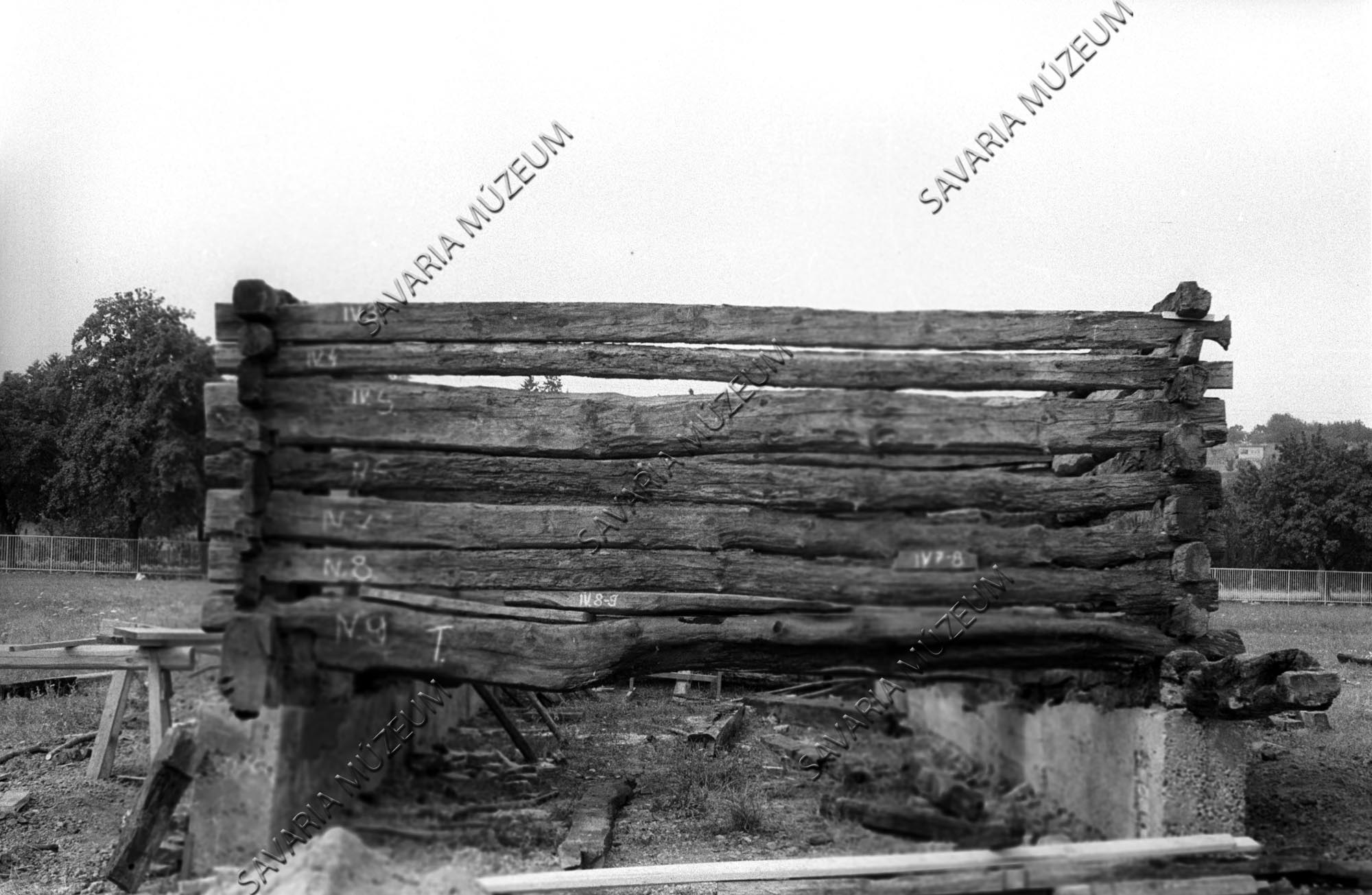 A szentpéterfai ház hátulsó boronafala (Savaria Megyei Hatókörű Városi Múzeum, Szombathely CC BY-NC-SA)