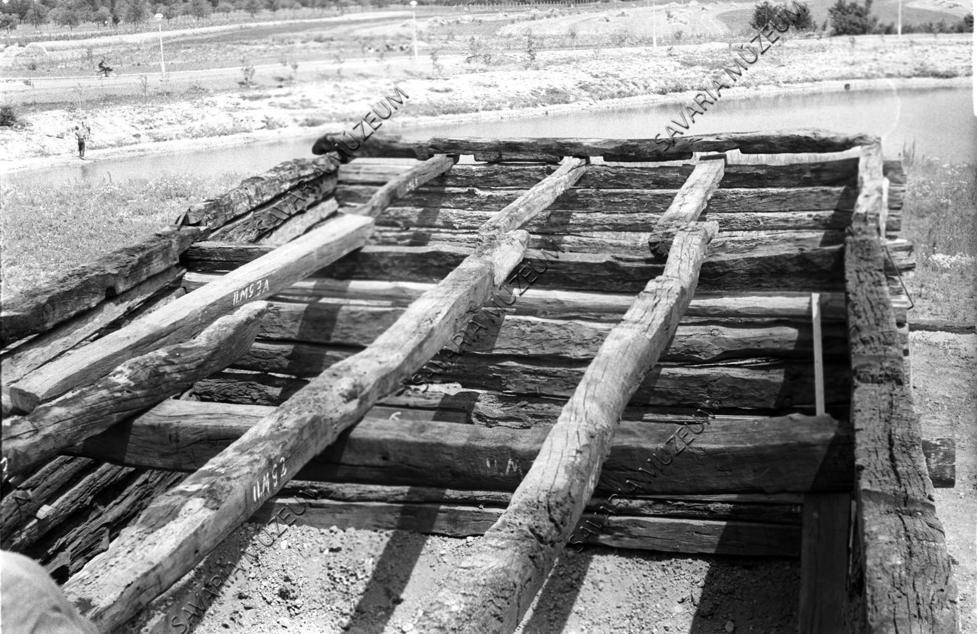 A szentpéterfai ház istállóinak boronafalai és mennyezetgerendái (Savaria Megyei Hatókörű Városi Múzeum, Szombathely CC BY-NC-SA)