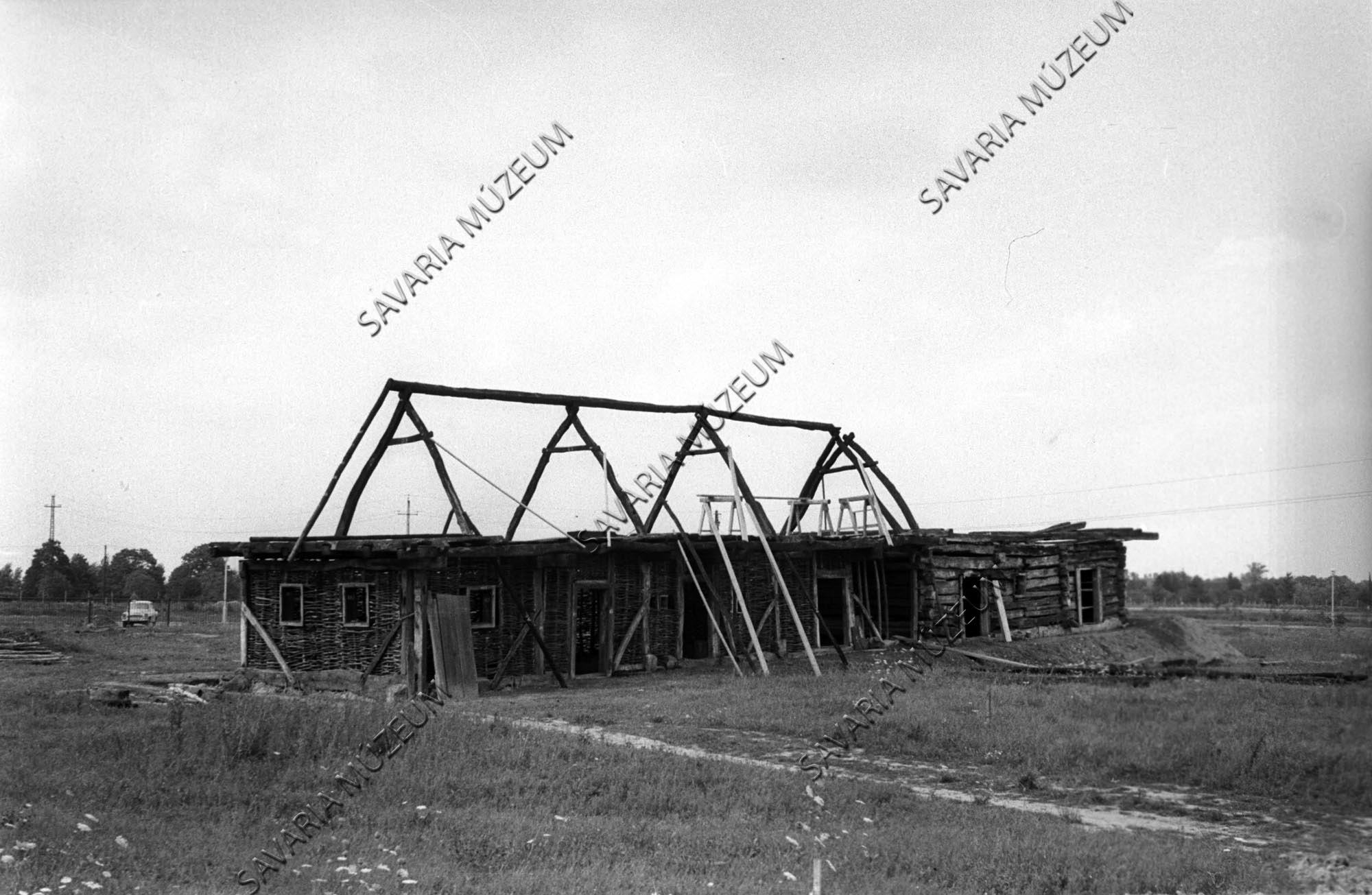 Az épülő szentpéterfai ház (Savaria Megyei Hatókörű Városi Múzeum, Szombathely CC BY-NC-SA)