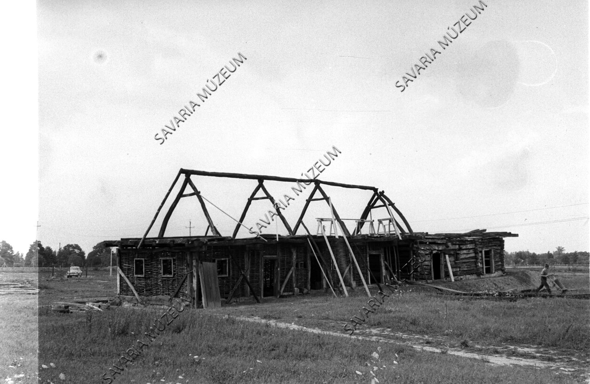 Az épülő szentpéterfai ház (Savaria Megyei Hatókörű Városi Múzeum, Szombathely CC BY-NC-SA)