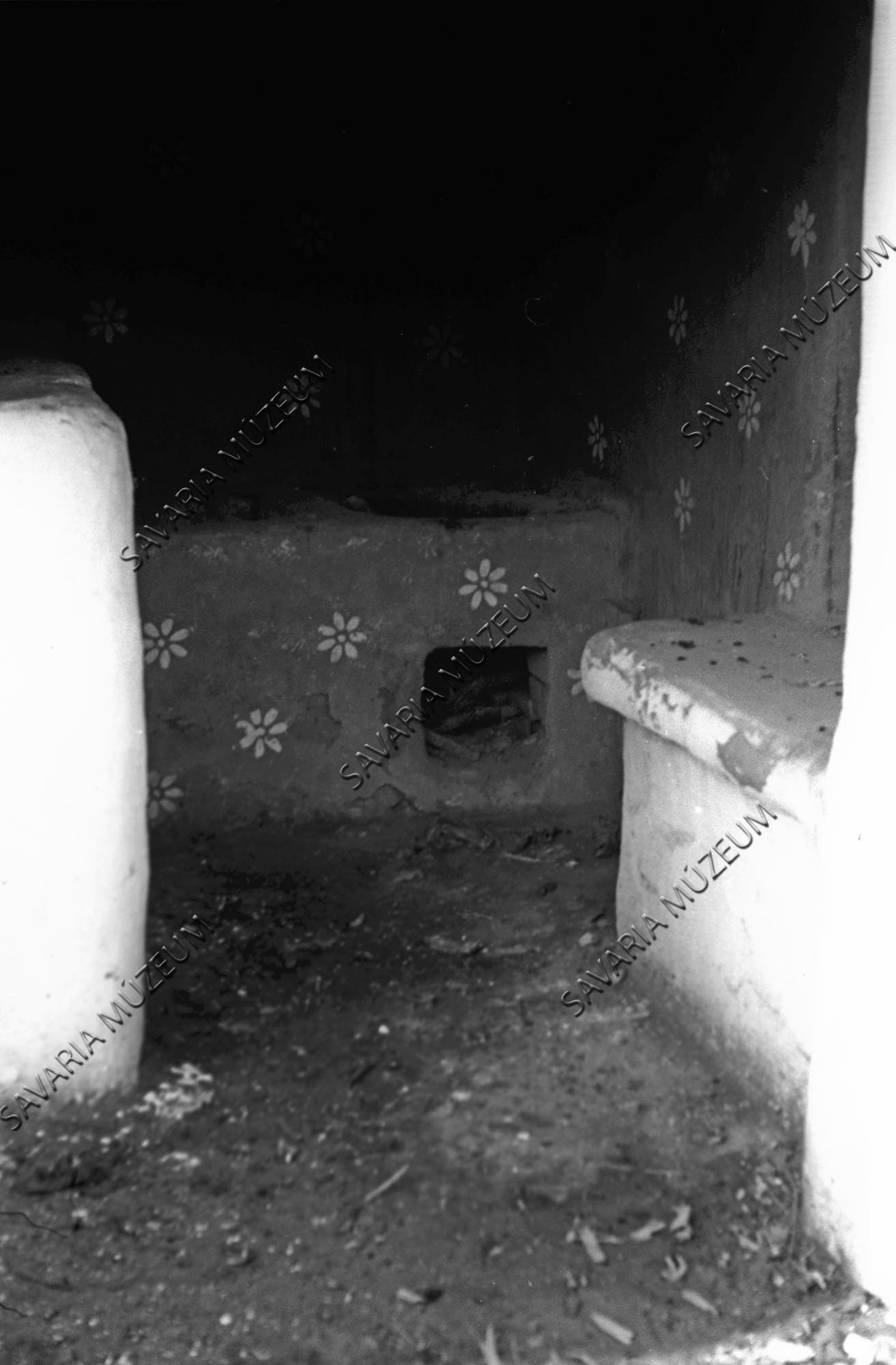 Katlan, tüzelőpadka- és kemencerészlet (Savaria Megyei Hatókörű Városi Múzeum, Szombathely CC BY-NC-SA)