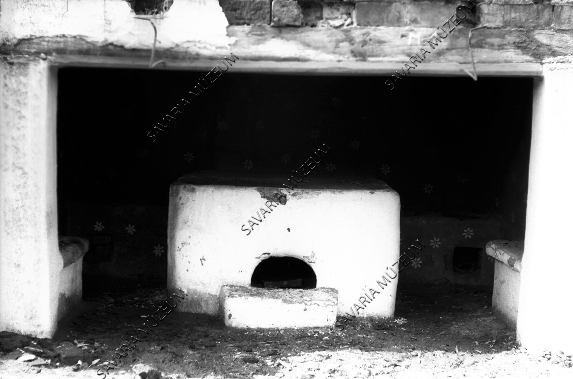 Kemence, katlanok és tüzelőpadkák (Savaria Megyei Hatókörű Városi Múzeum, Szombathely CC BY-NC-SA)