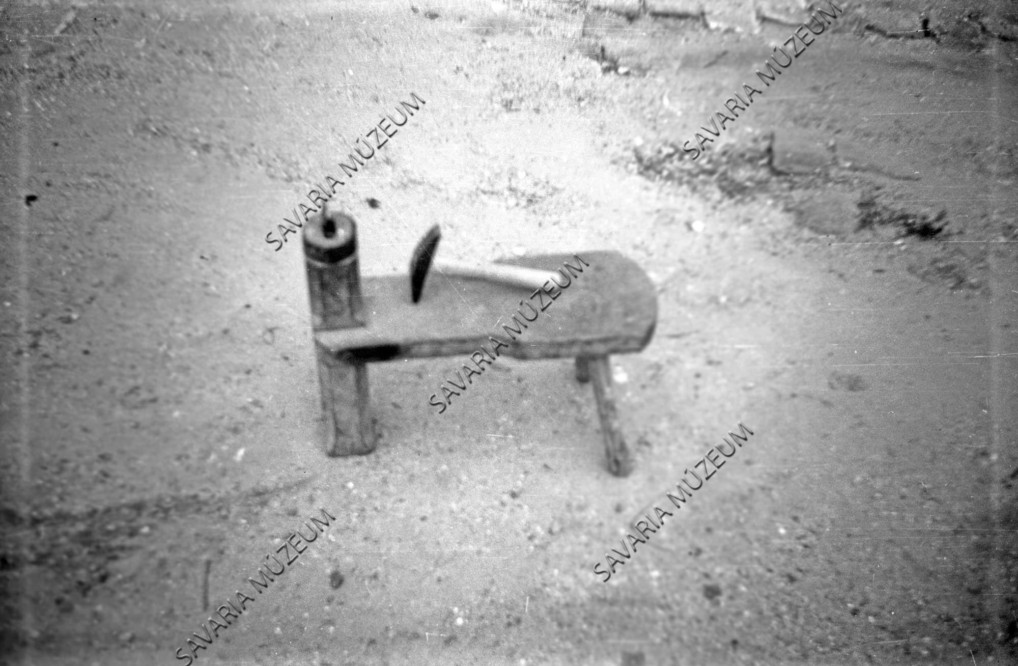 Kaszakalapálószék és kalapács (Savaria Megyei Hatókörű Városi Múzeum, Szombathely CC BY-NC-SA)