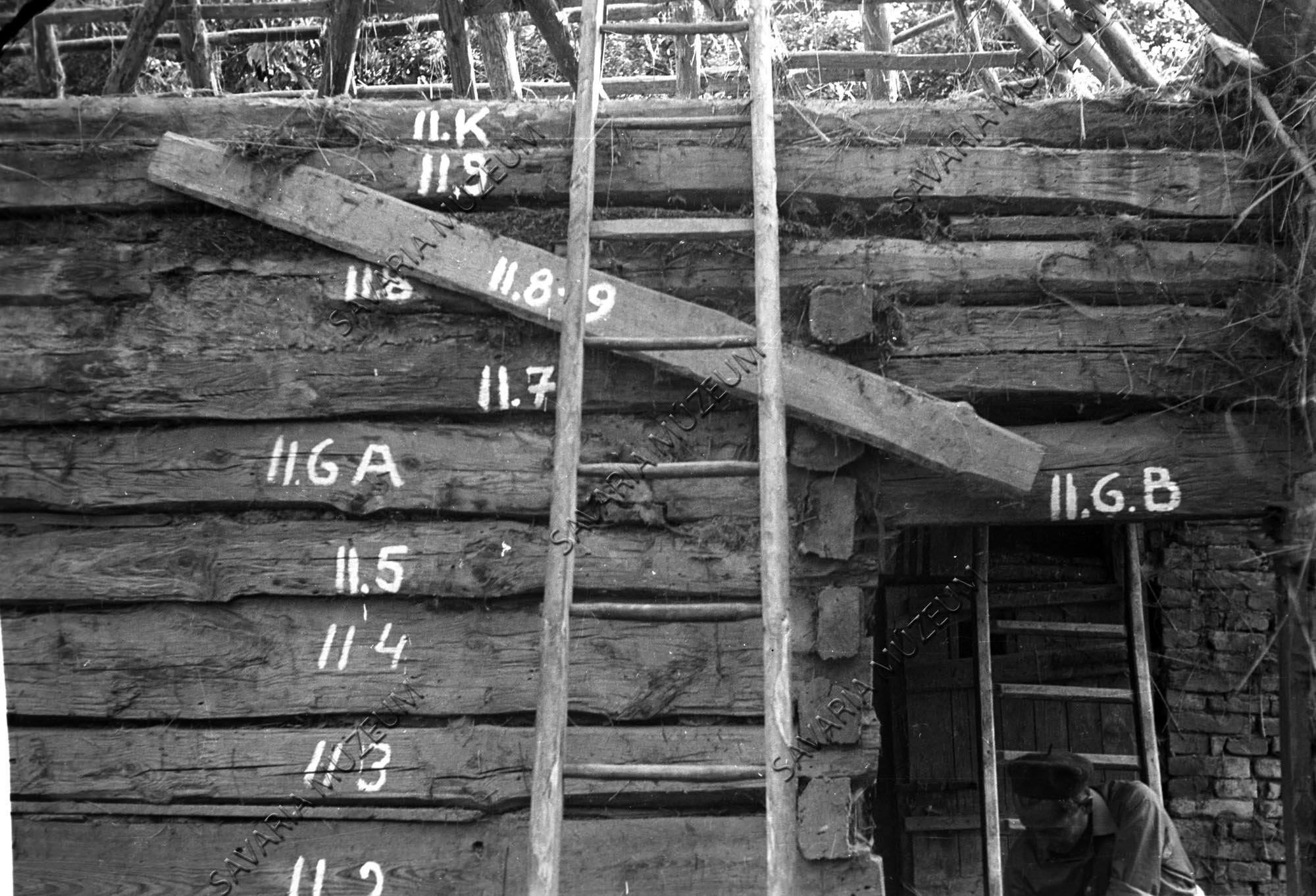Boronafal az istálló és pajta között (Savaria Megyei Hatókörű Városi Múzeum, Szombathely CC BY-NC-SA)