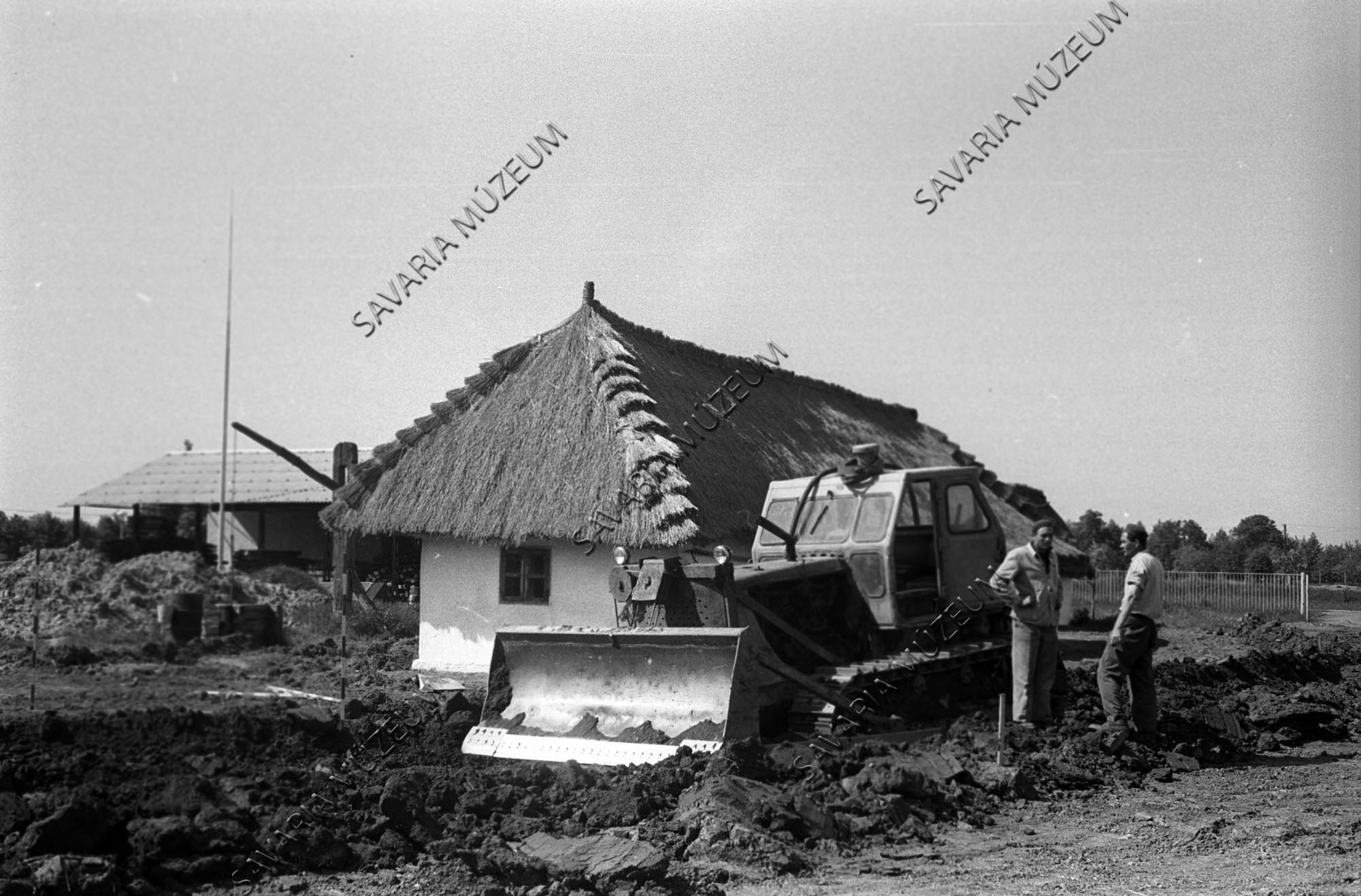 Útépítés a nemeskoltai ház mellett (Savaria Megyei Hatókörű Városi Múzeum, Szombathely CC BY-NC-SA)