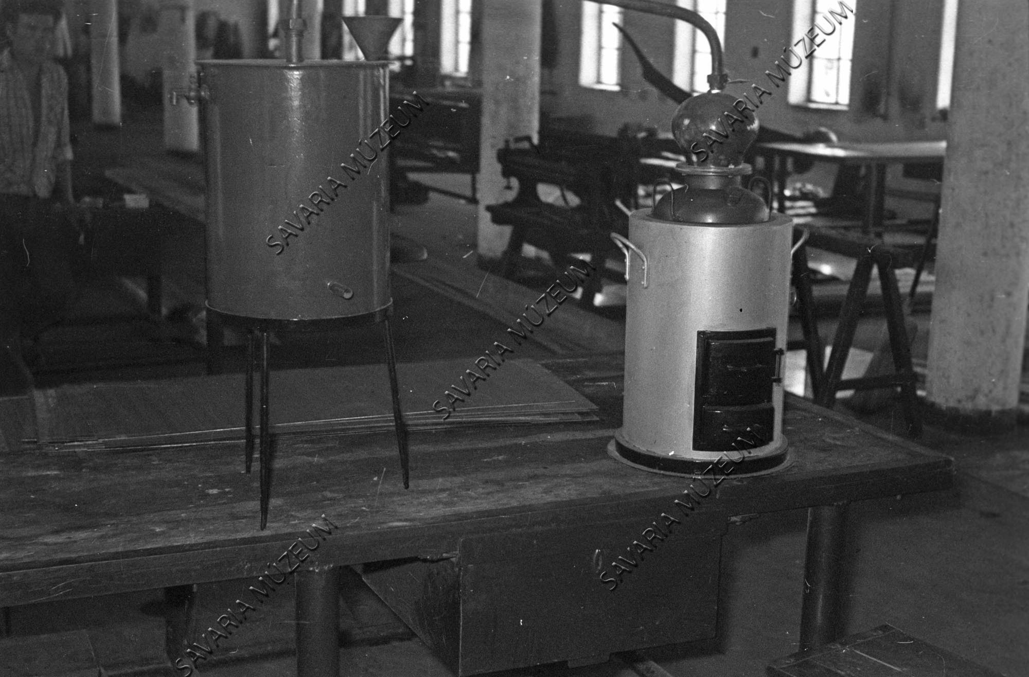 A megyei ipari kiállításra készített pálinkafőző készülék (Savaria Megyei Hatókörű Városi Múzeum, Szombathely CC BY-NC-SA)