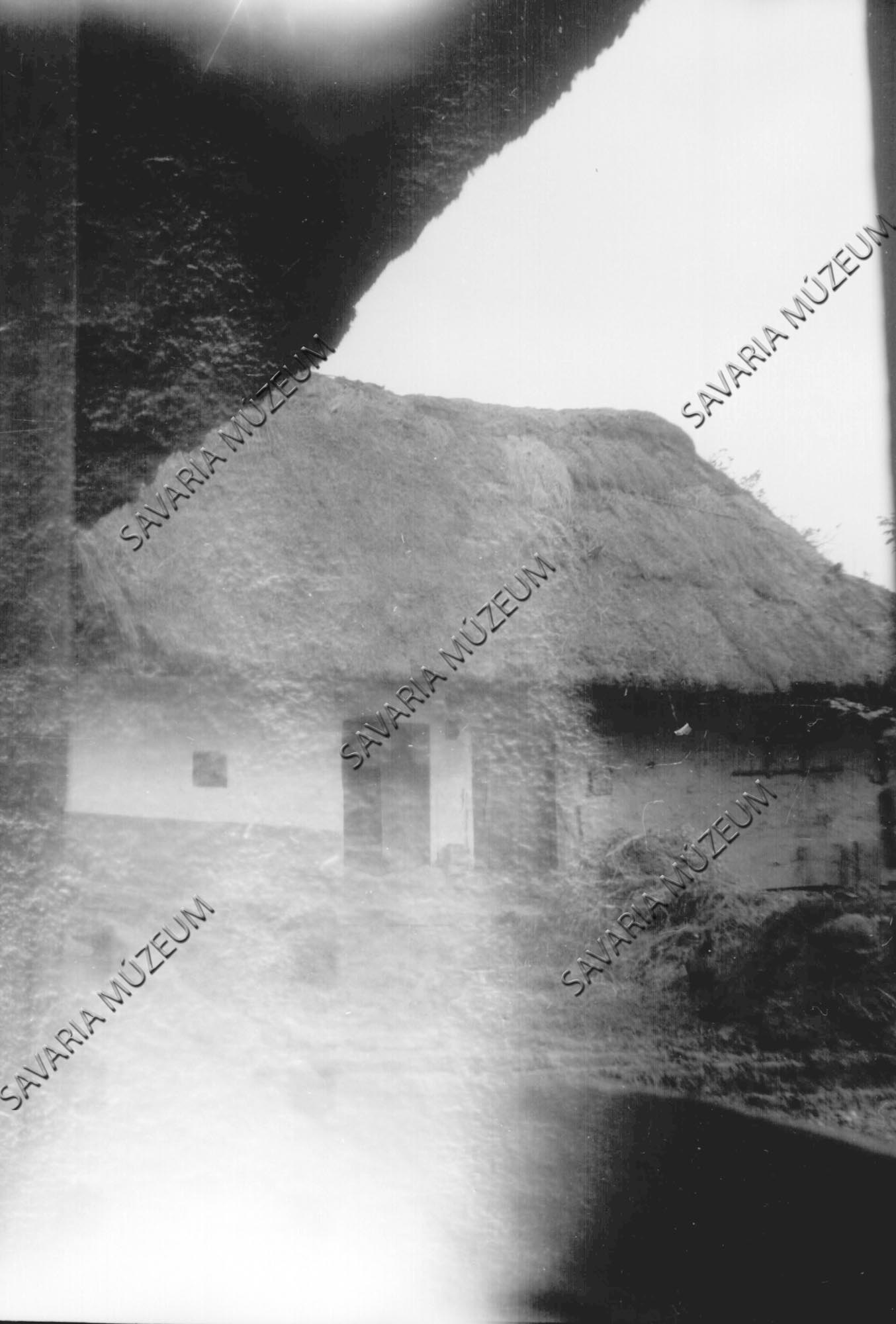 Zsuppos ház udvara a kapuból (Savaria Megyei Hatókörű Városi Múzeum, Szombathely CC BY-NC-SA)