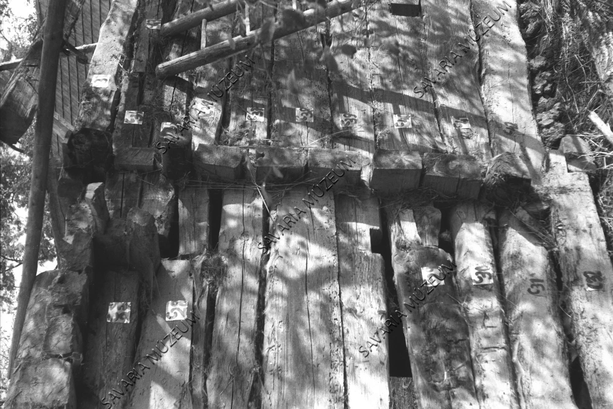 Kerített ház boronafala (Savaria Megyei Hatókörű Városi Múzeum, Szombathely CC BY-NC-SA)