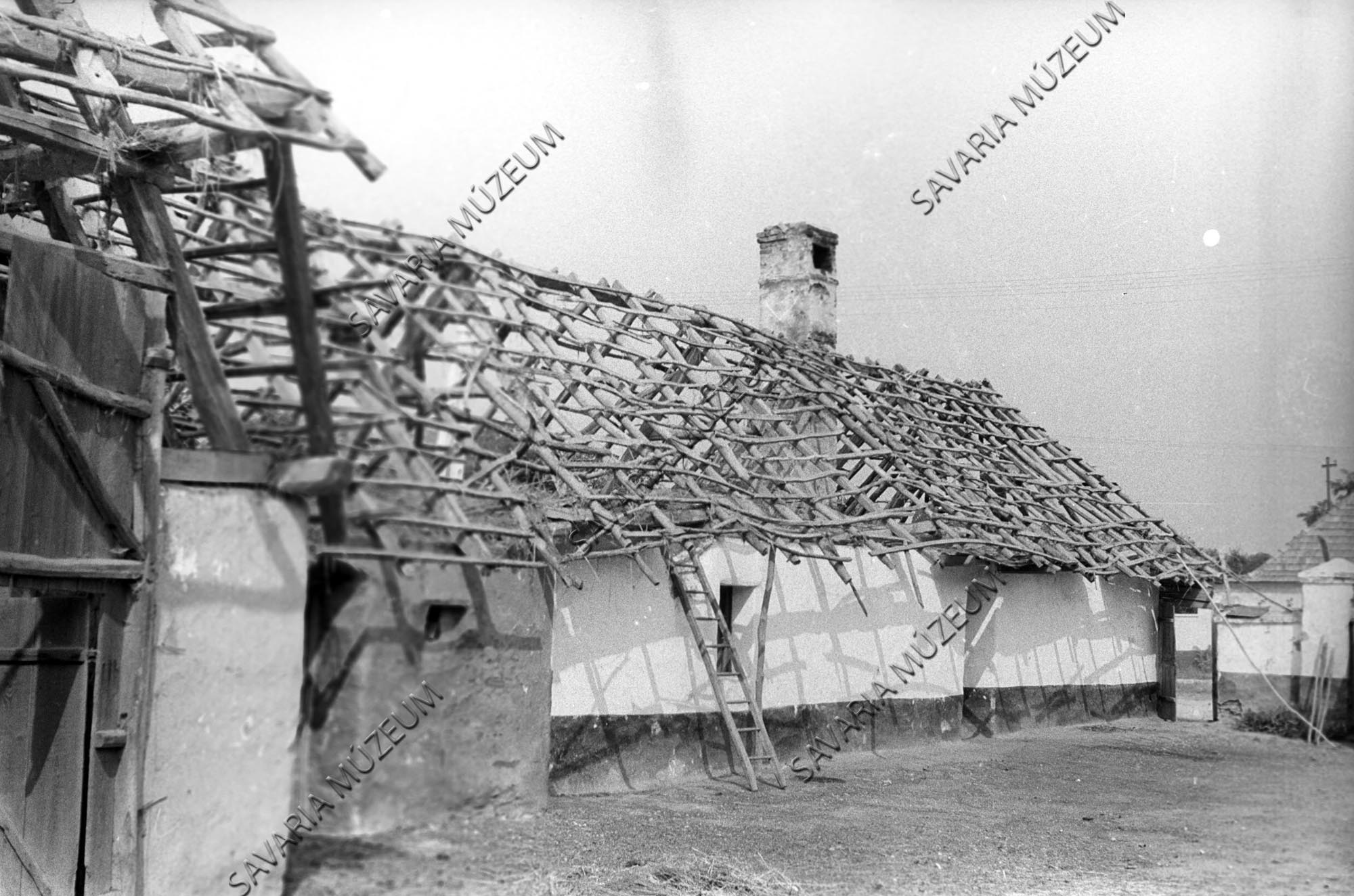 Ház és pajtarészlet bontás közben (Savaria Megyei Hatókörű Városi Múzeum, Szombathely CC BY-NC-SA)