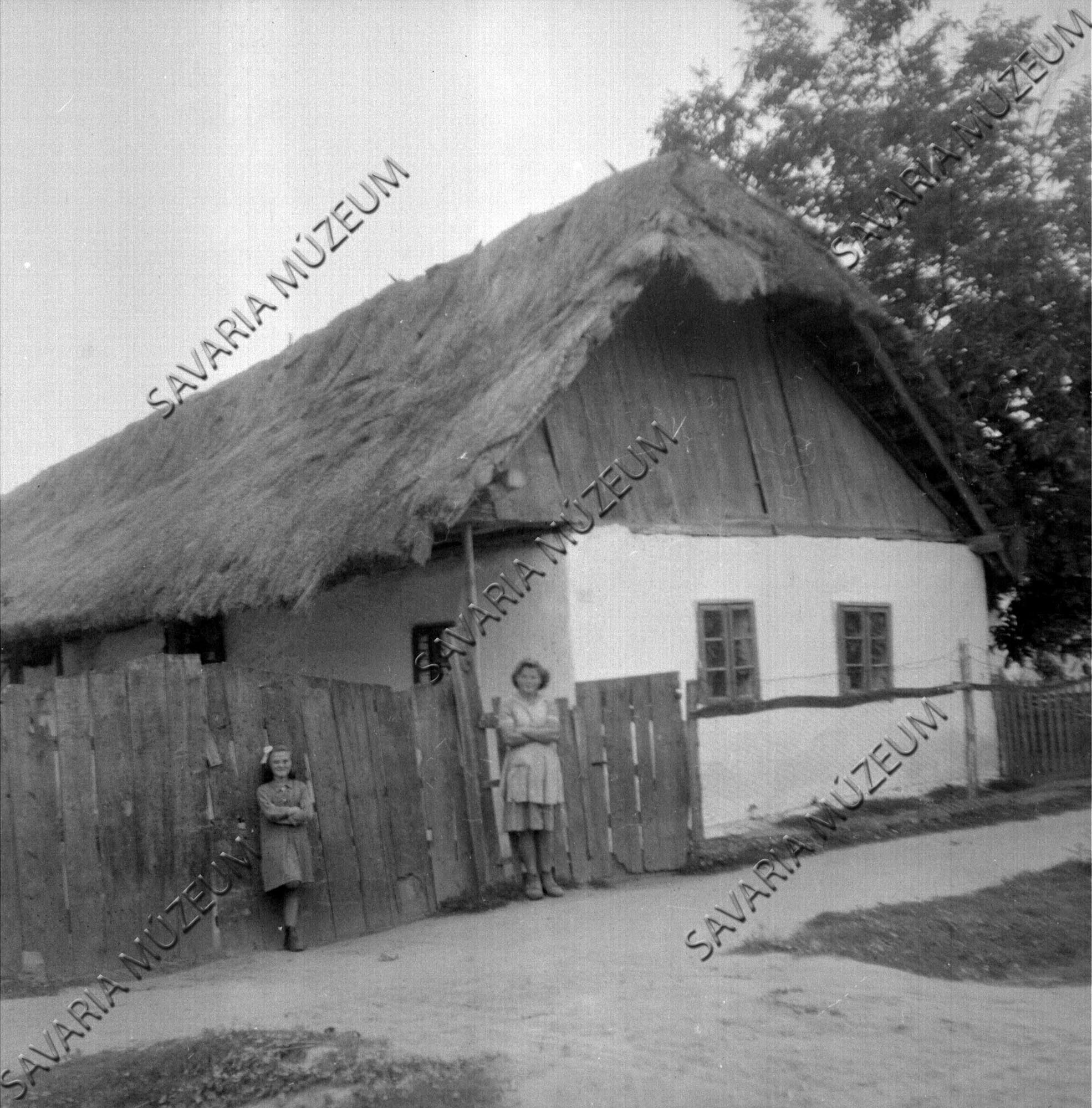 Zsuppos ház utcáról (Savaria Megyei Hatókörű Városi Múzeum, Szombathely CC BY-NC-SA)