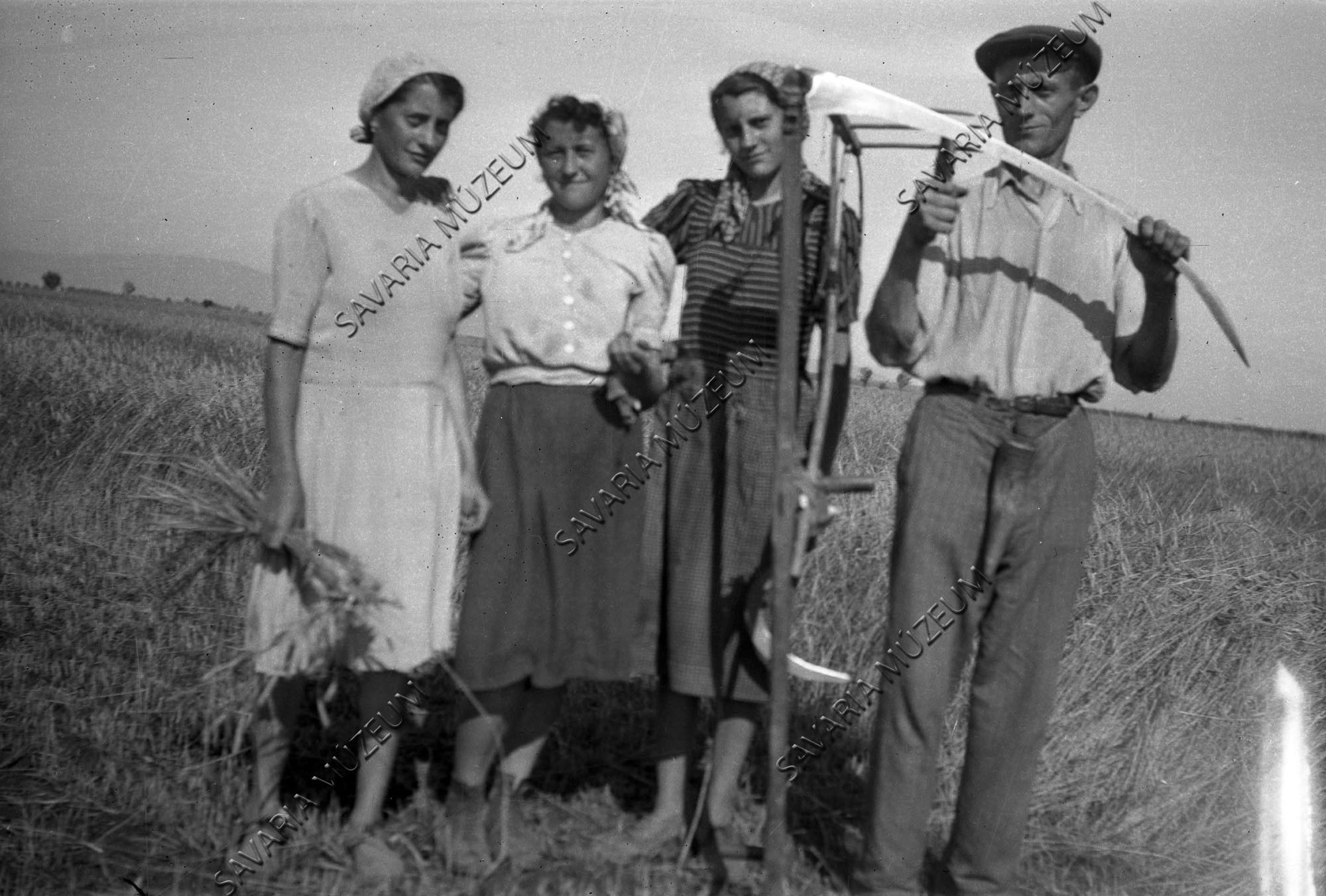 Marokszedők és kaszaköszörülés (Savaria Megyei Hatókörű Városi Múzeum, Szombathely CC BY-NC-SA)