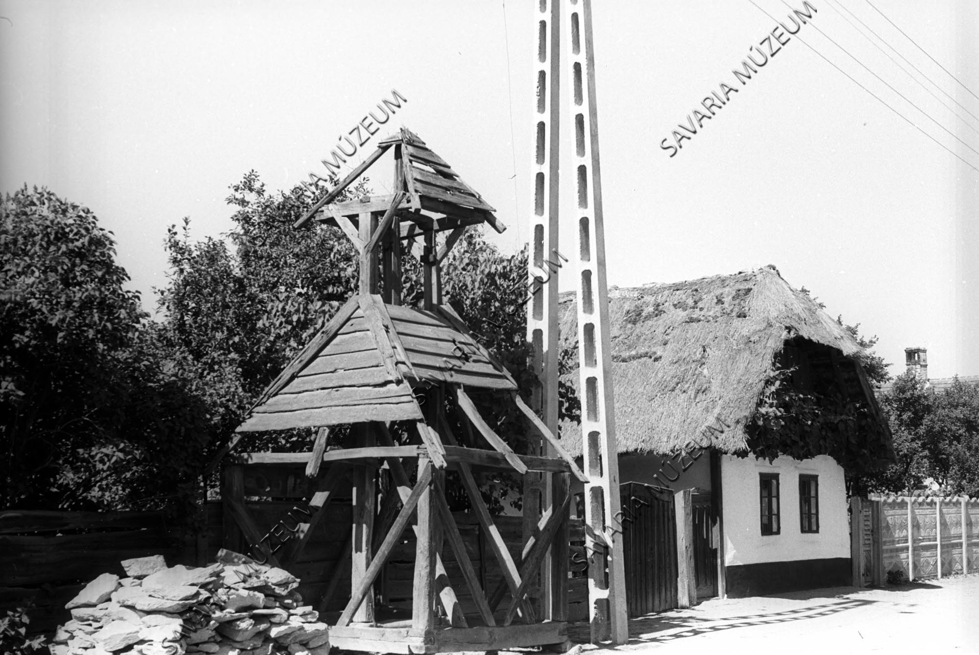 Harangláb és ház (Savaria Megyei Hatókörű Városi Múzeum, Szombathely CC BY-NC-SA)