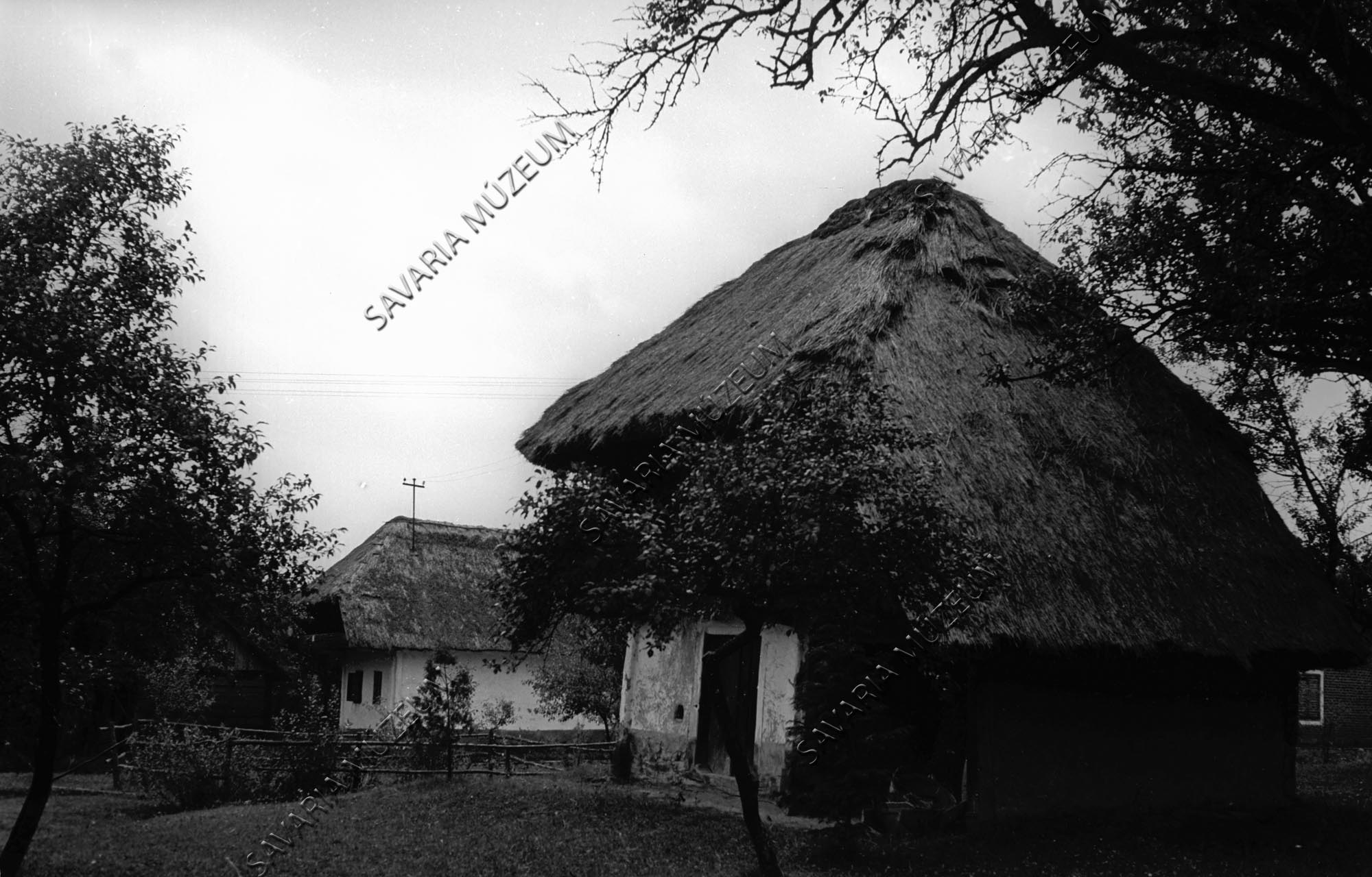 Emeletes kástu, tóka és ház (Savaria Megyei Hatókörű Városi Múzeum, Szombathely CC BY-NC-SA)