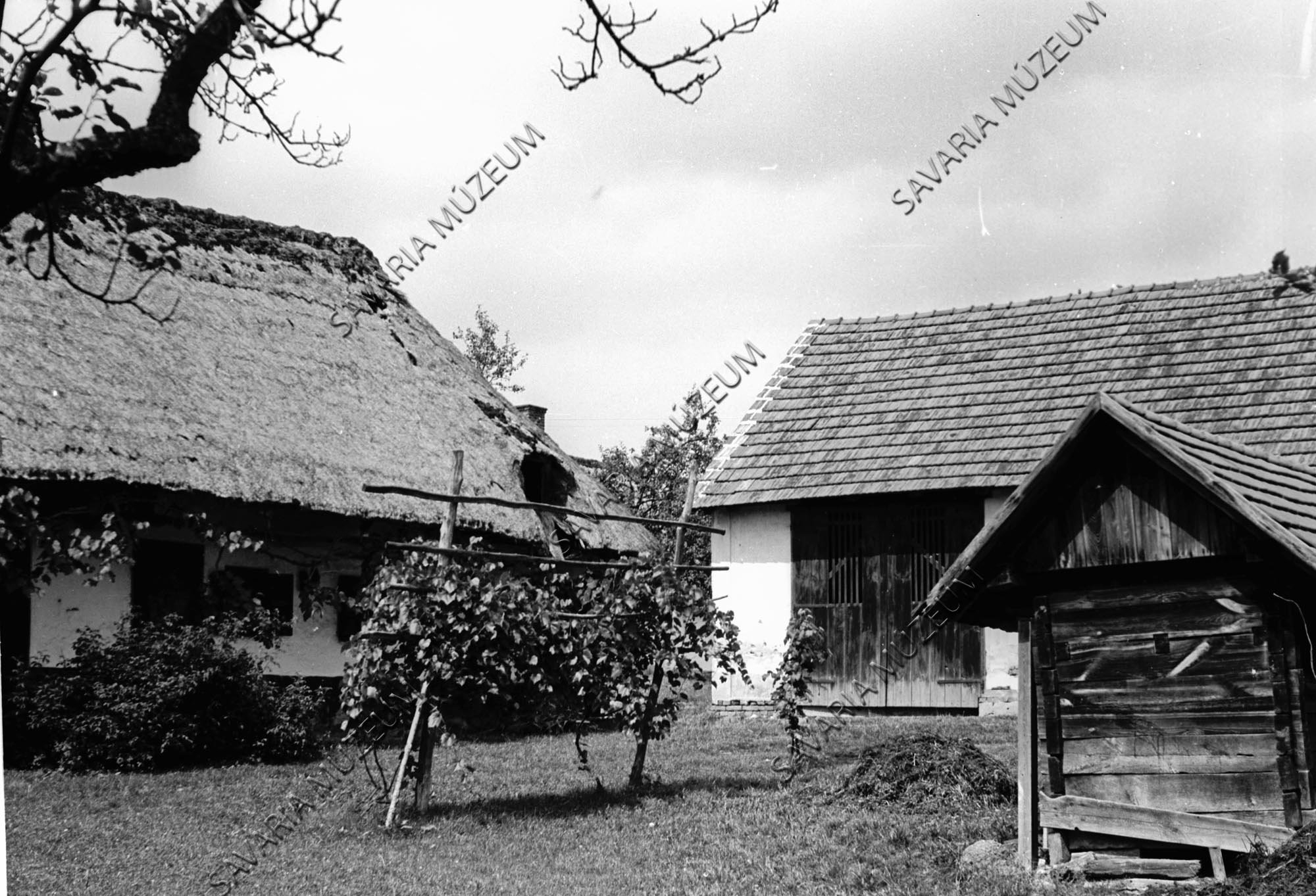 Ház, istállós pajta és ól részlete (Savaria Megyei Hatókörű Városi Múzeum, Szombathely CC BY-NC-SA)