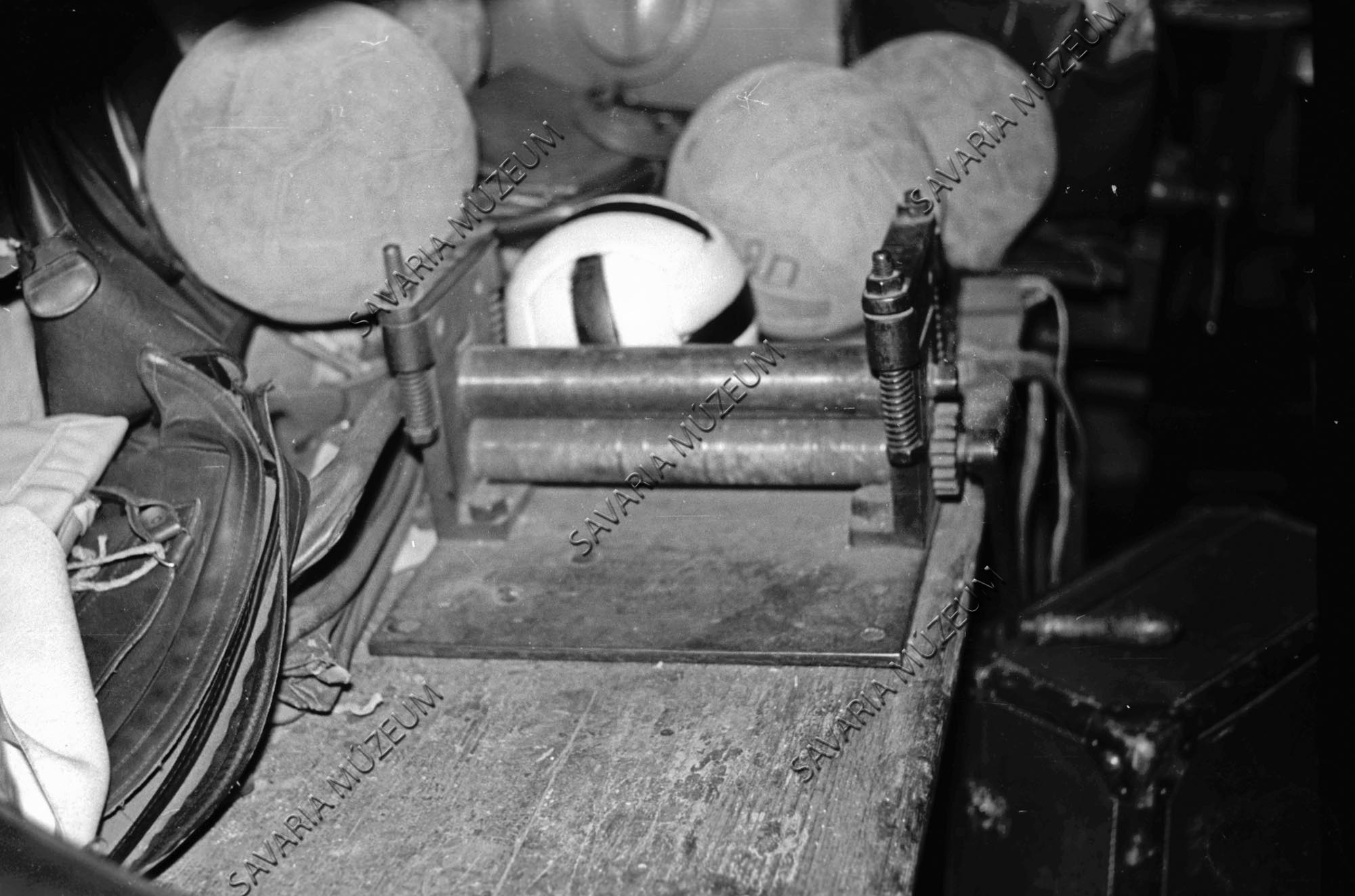 Szíjgyártó munkaeszköze (Savaria Megyei Hatókörű Városi Múzeum, Szombathely CC BY-NC-SA)