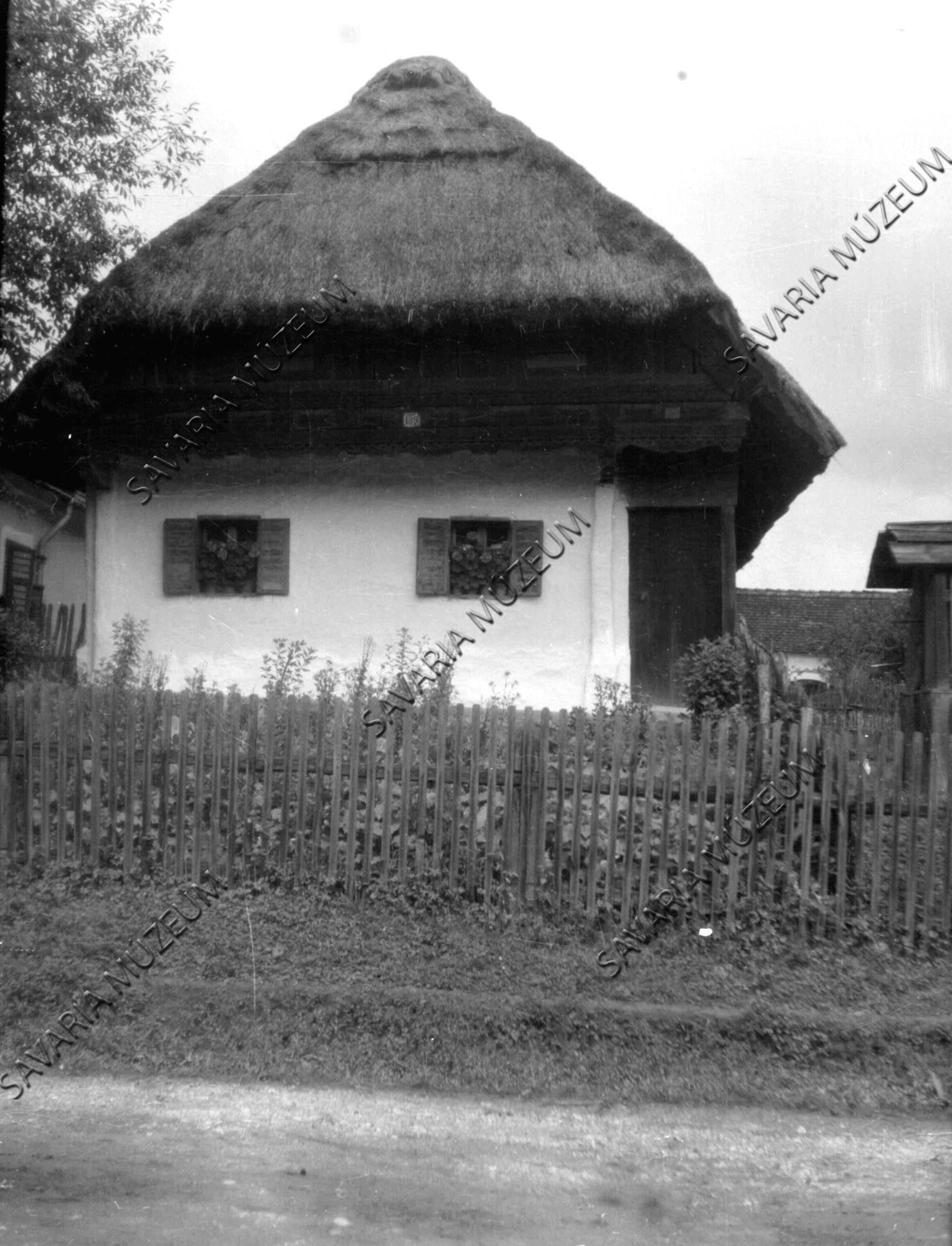 Konytos ház oromzata (Savaria Megyei Hatókörű Városi Múzeum, Szombathely CC BY-NC-SA)