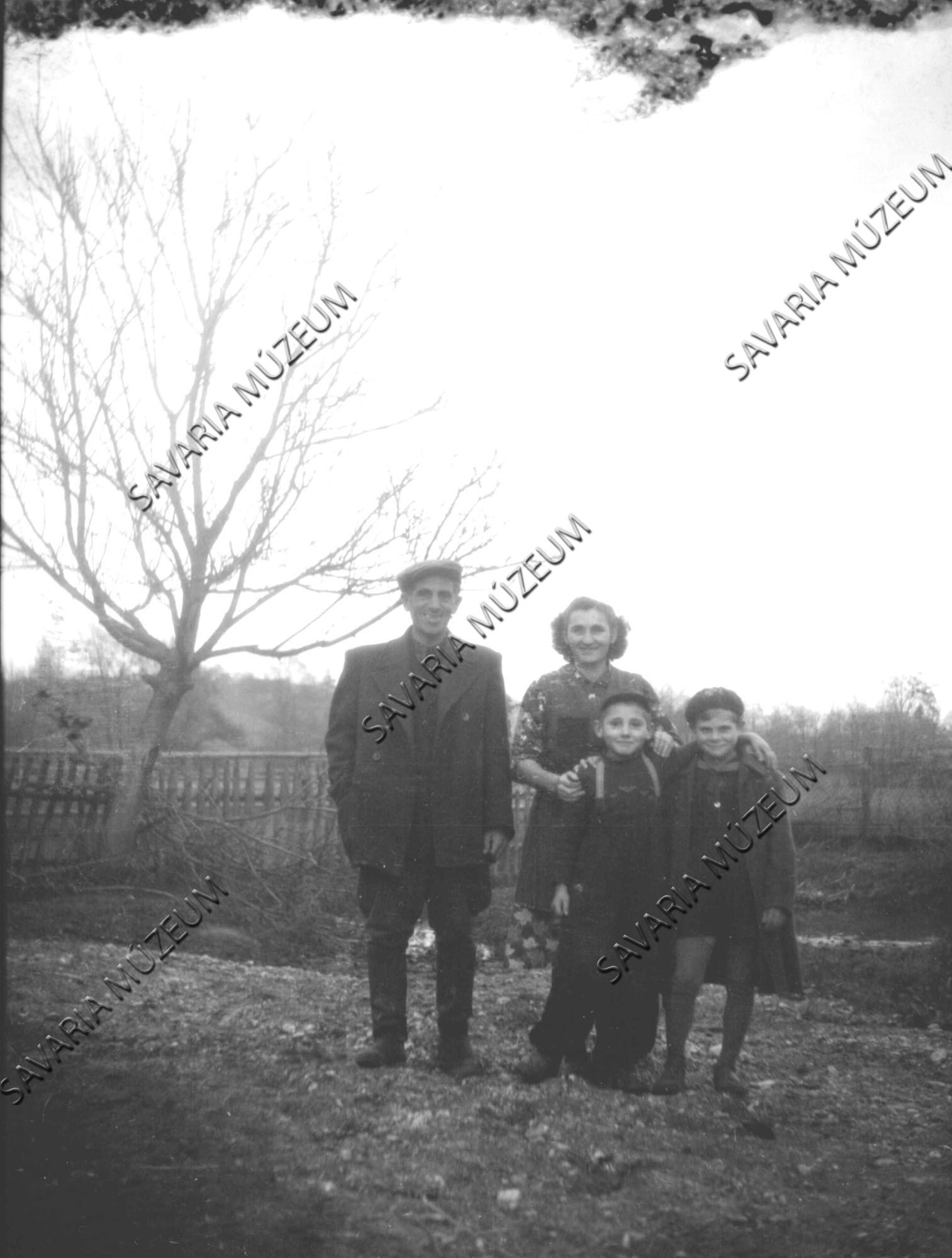Erdész és családja (Savaria Megyei Hatókörű Városi Múzeum, Szombathely CC BY-NC-SA)