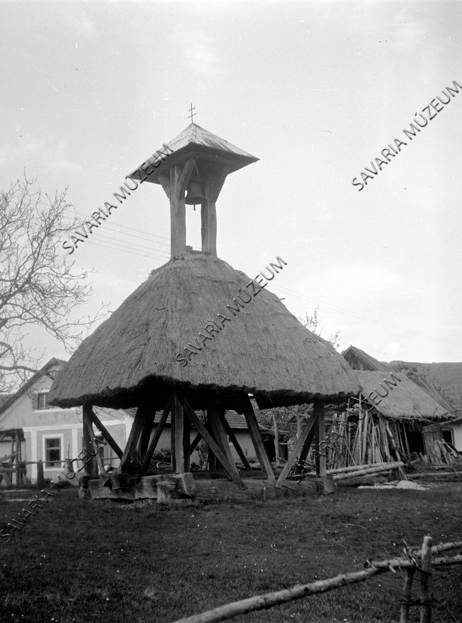 Harangláb és kút (Savaria Megyei Hatókörű Városi Múzeum, Szombathely CC BY-NC-SA)
