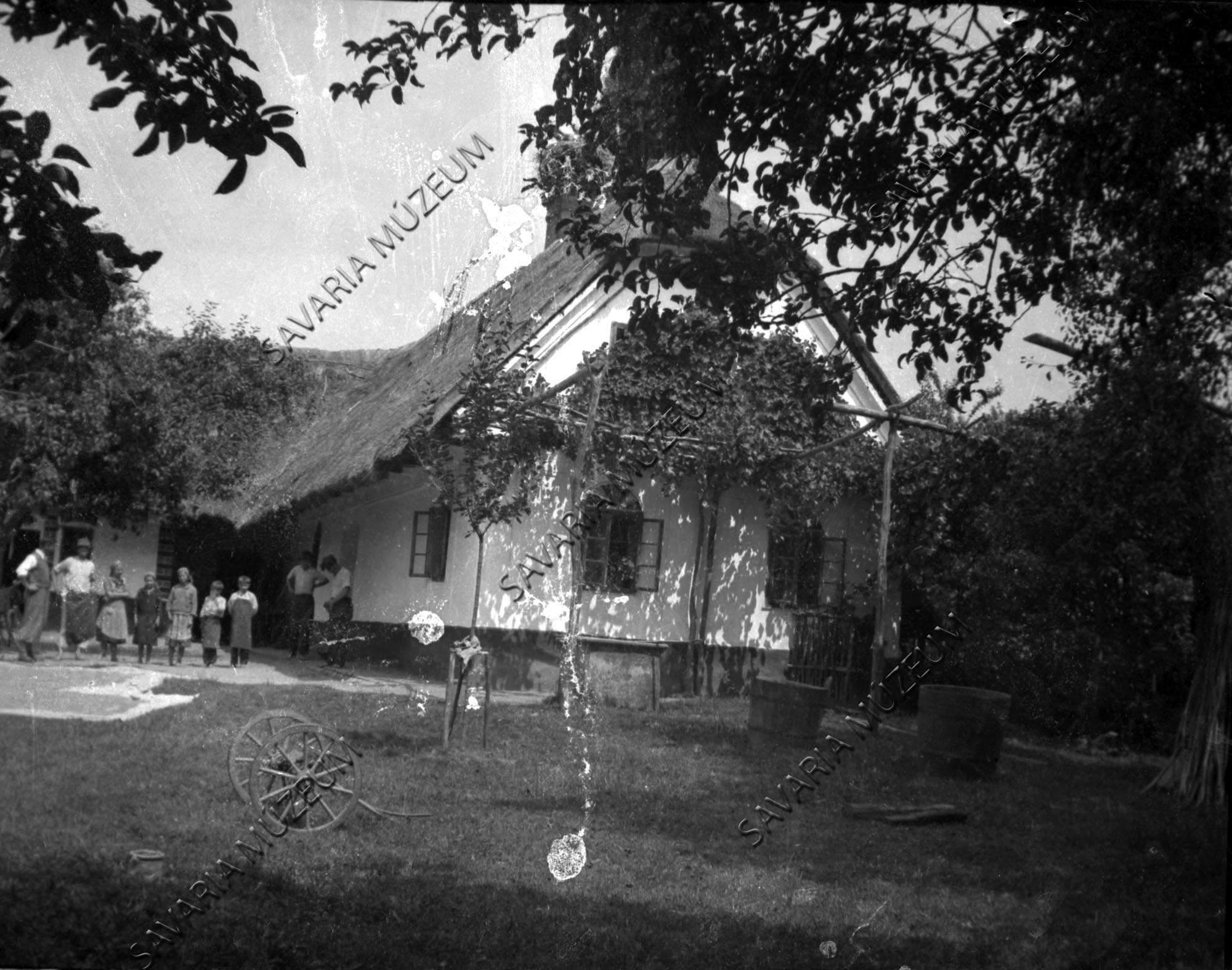 Szalmával fedett és téglából épített ház (Savaria Megyei Hatókörű Városi Múzeum, Szombathely CC BY-NC-SA)